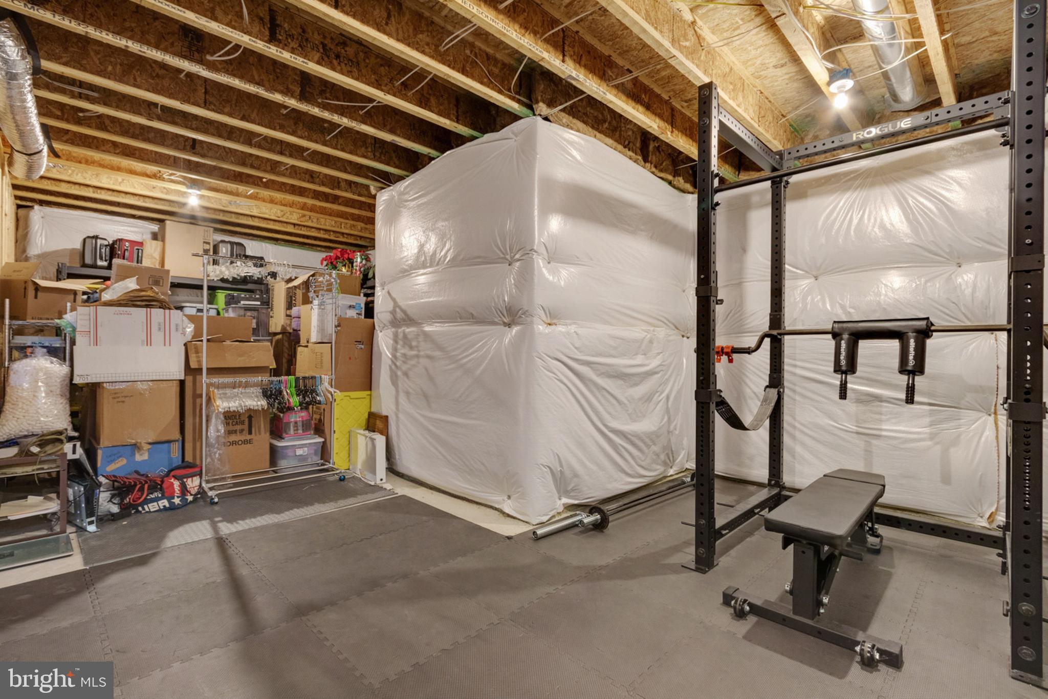 DUTCHMANS CREEK - Residential