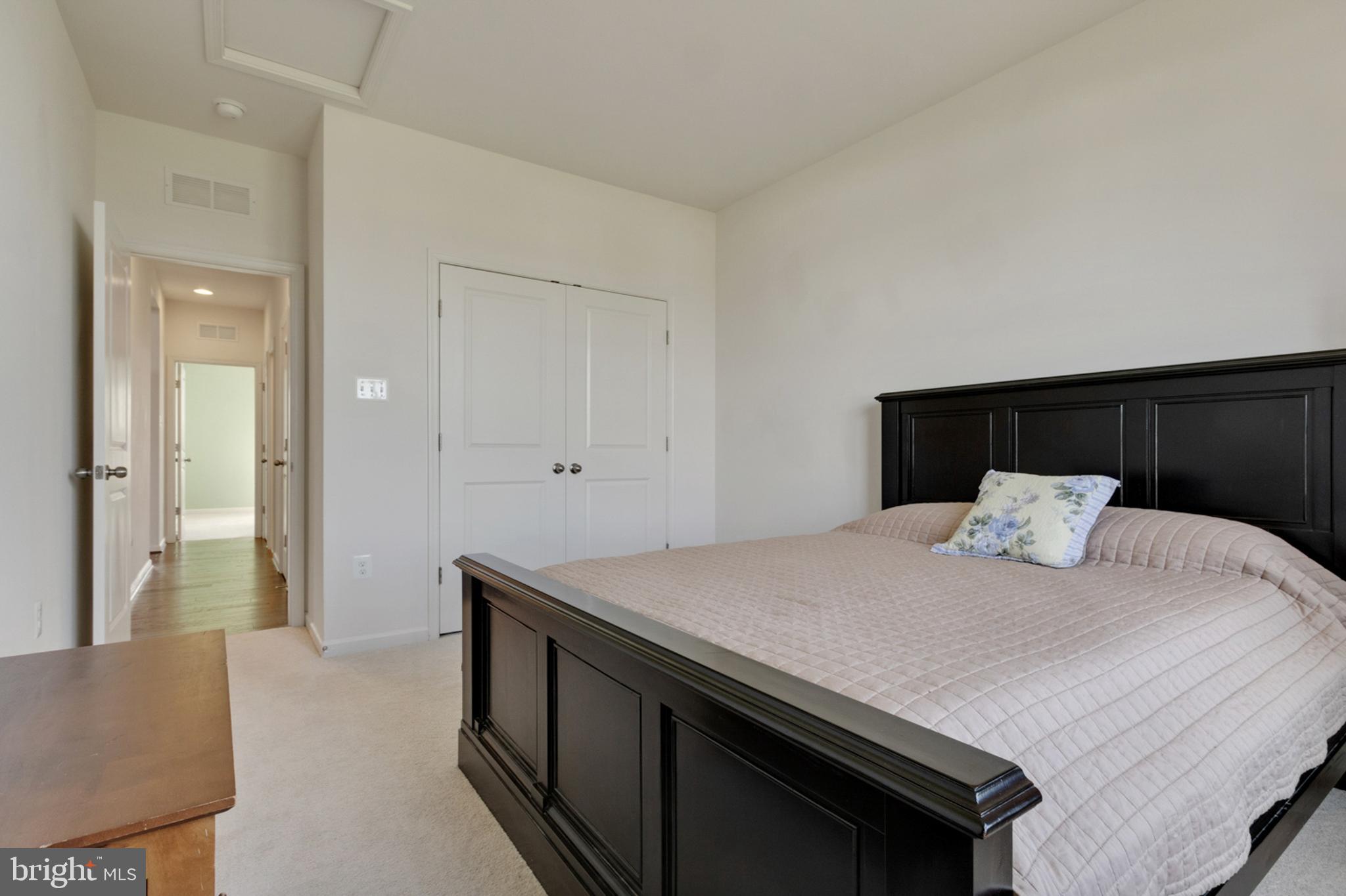 DUTCHMANS CREEK - Residential