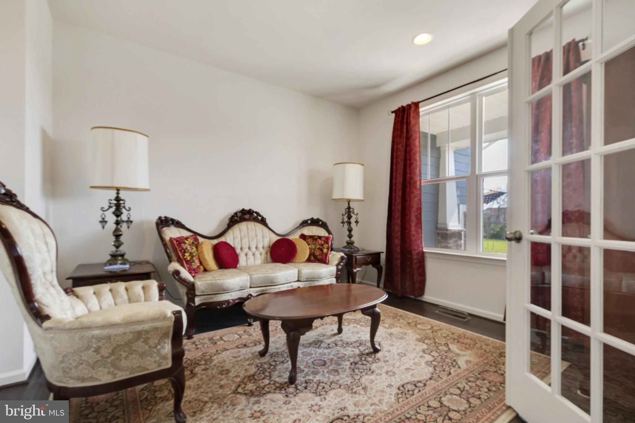 DUTCHMANS CREEK - Residential