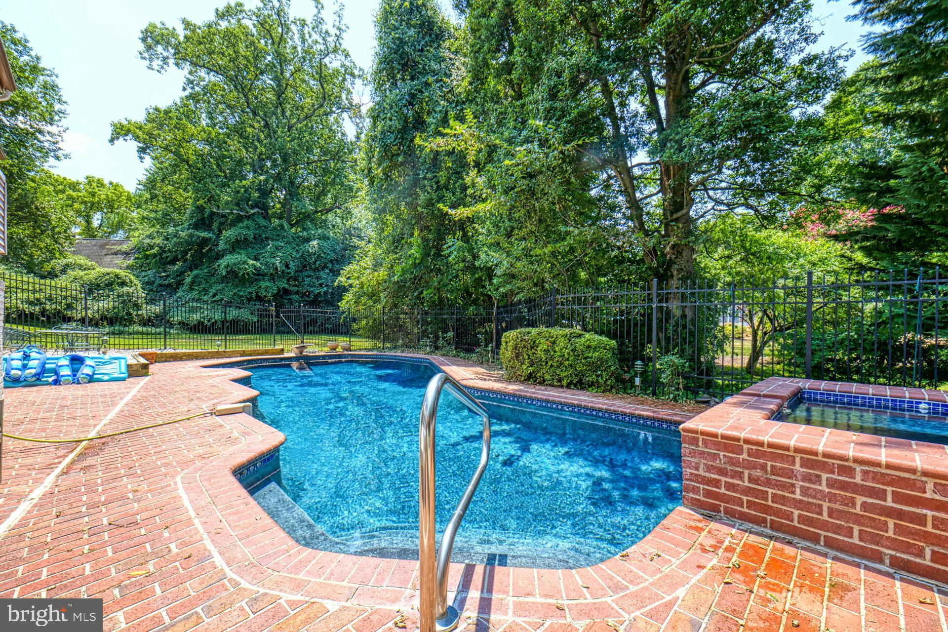 SHIRLEY WOODS - Residential