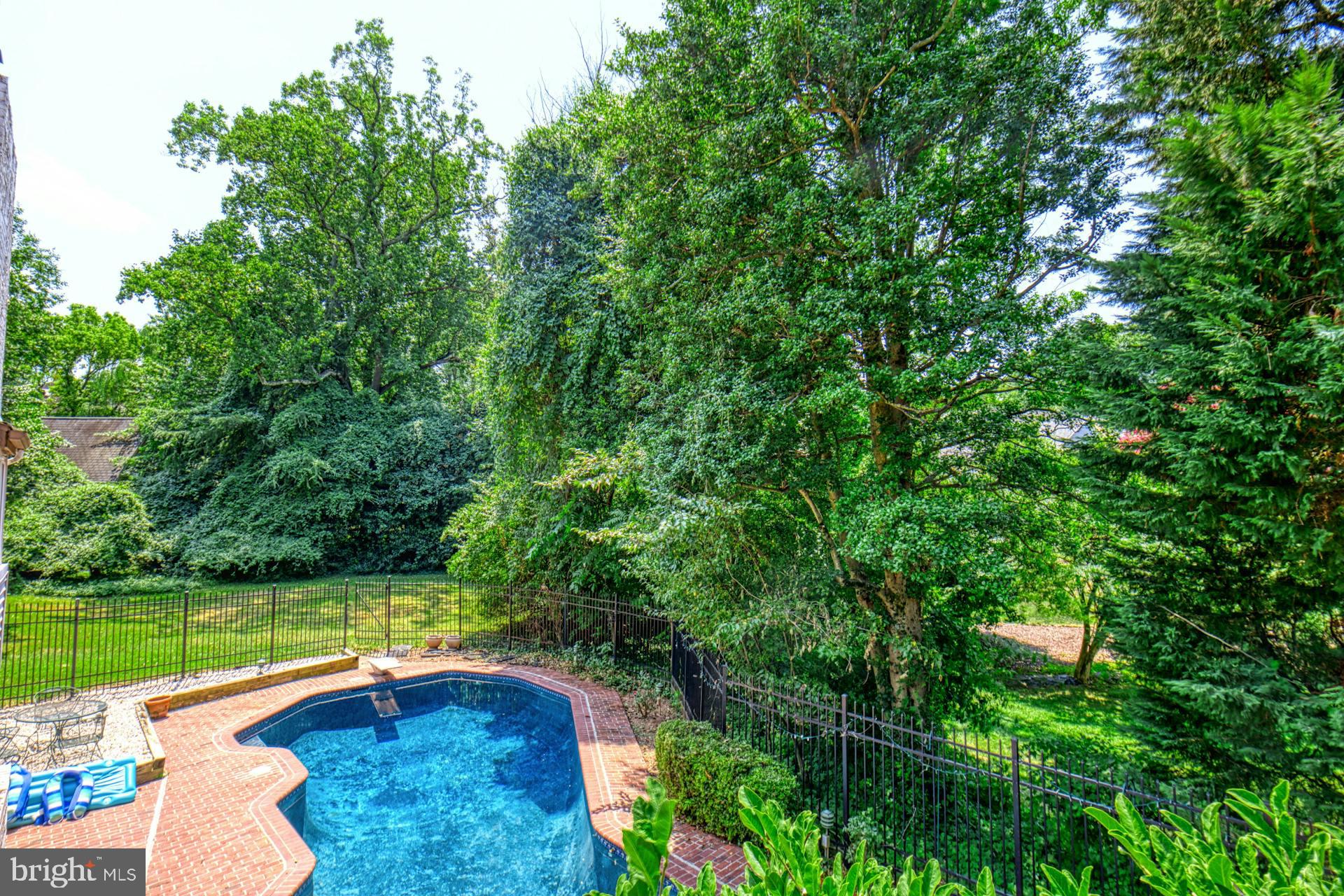 SHIRLEY WOODS - Residential