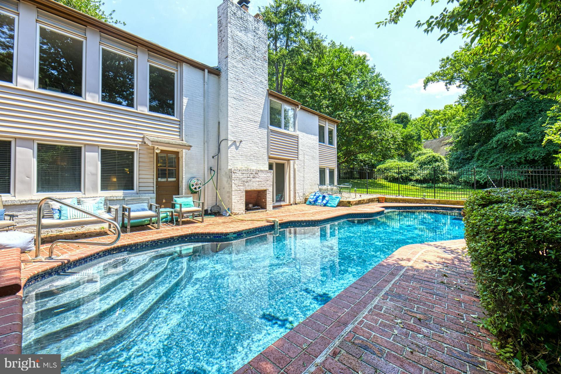 SHIRLEY WOODS - Residential