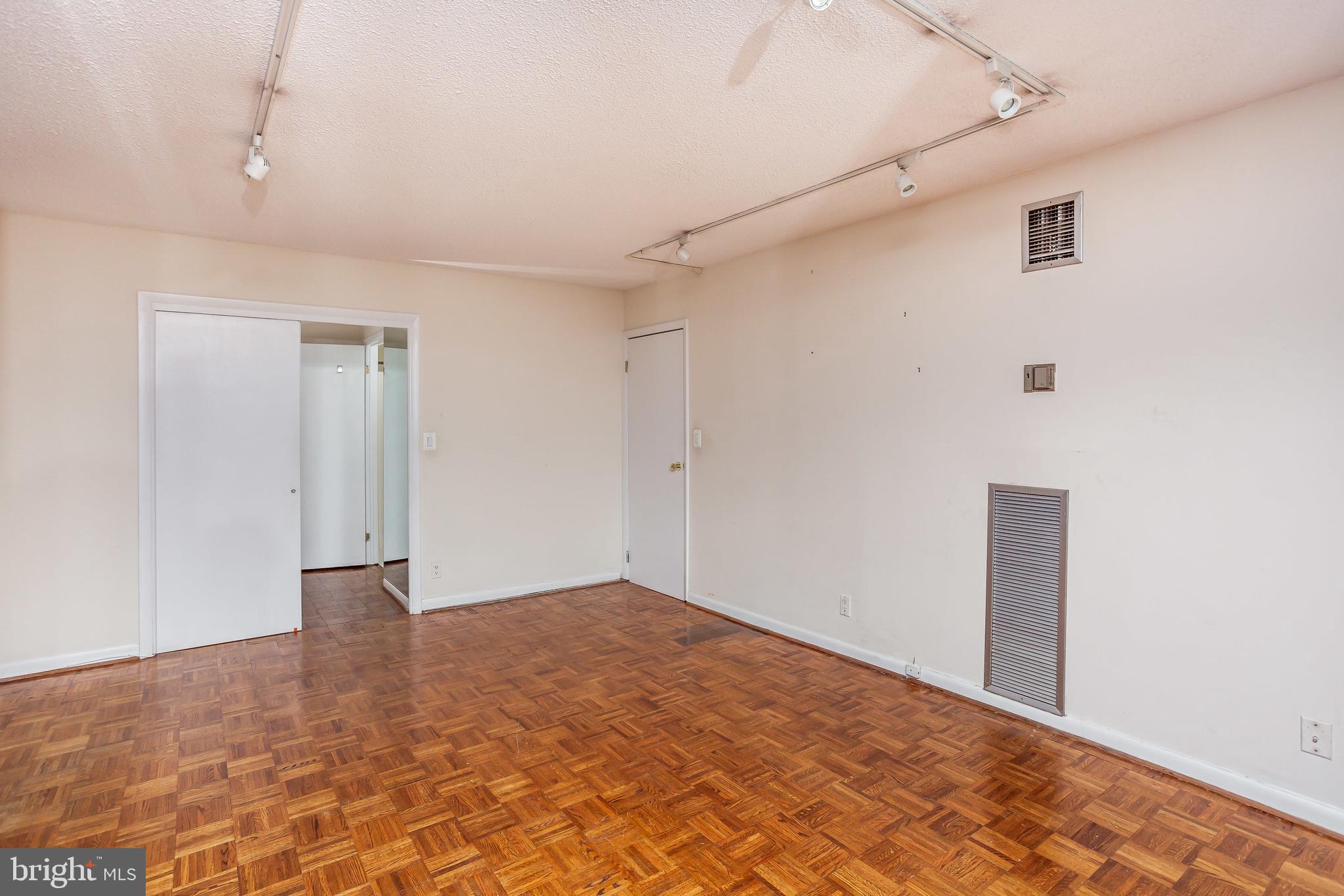 CROSS KEYS - Residential