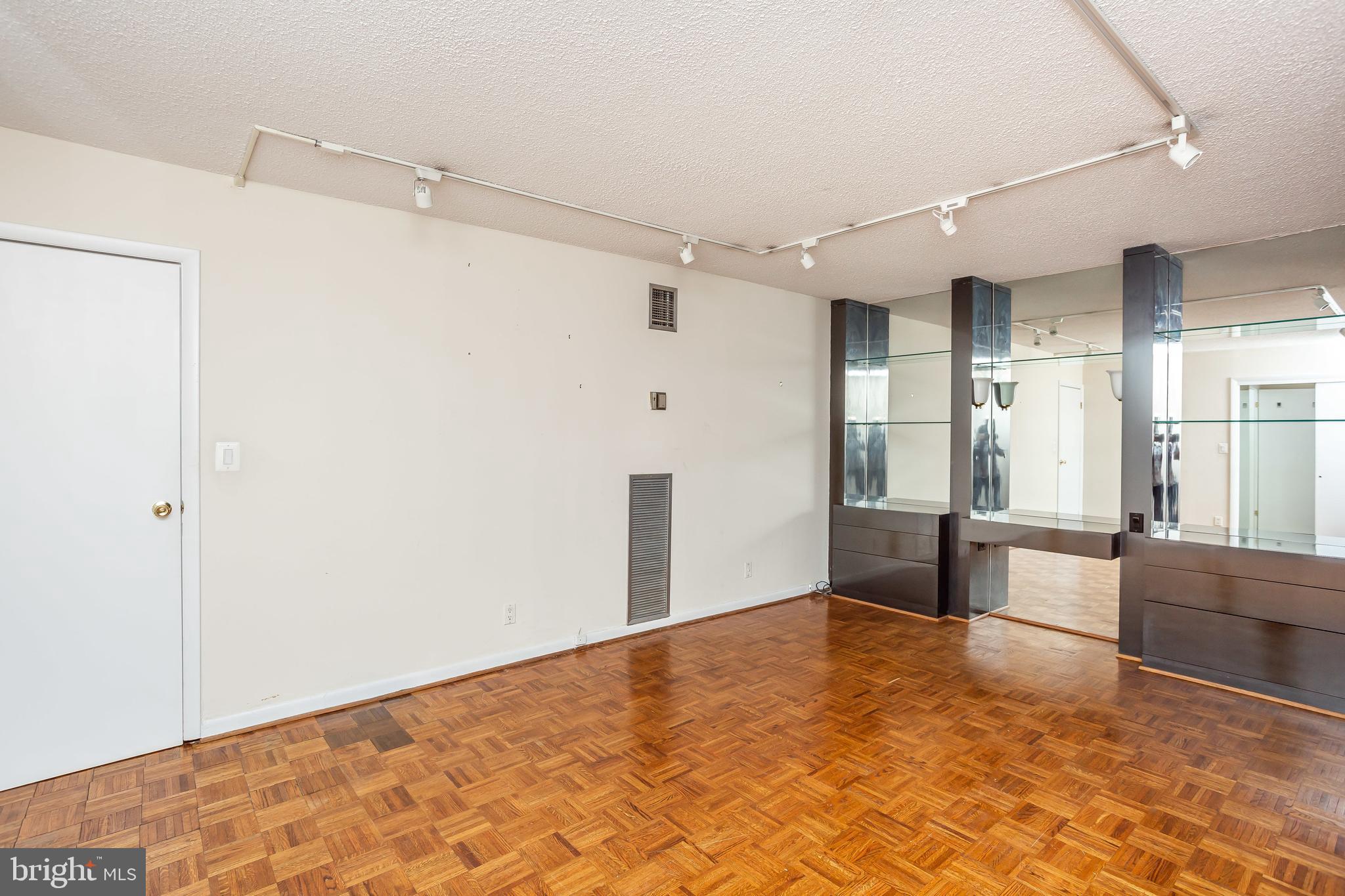 CROSS KEYS - Residential