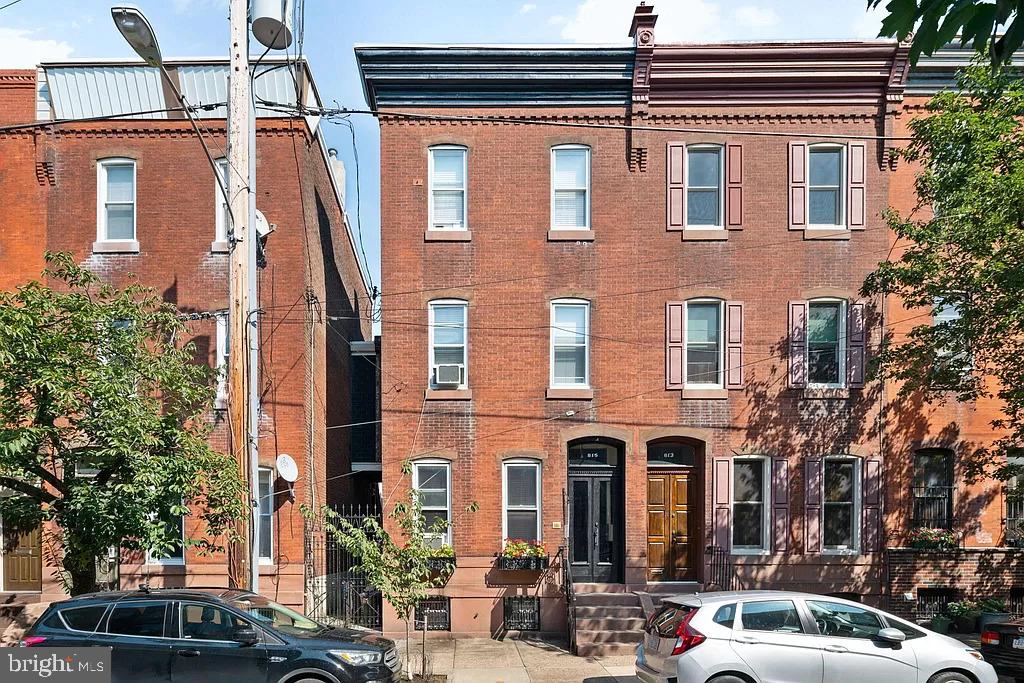 A spacious two-bedroom apartment. Full third floor apartment for maximum privacy on one of the best blocks in Fairmount, 815 N 24th Street. It boasts hardwood floors, high ceilings and a modern kitchen with washer/dryer. Conveniently located near public transportation, Fairmount Ave shops, restaurants, Kelly Drive, and museums. $50.00 per month for hot water and gas heat.