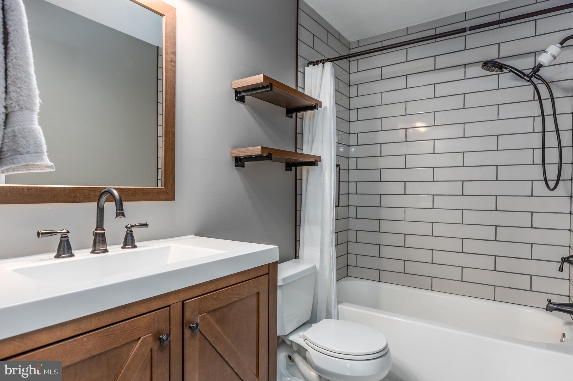 LAKE BRADDOCK - Residential