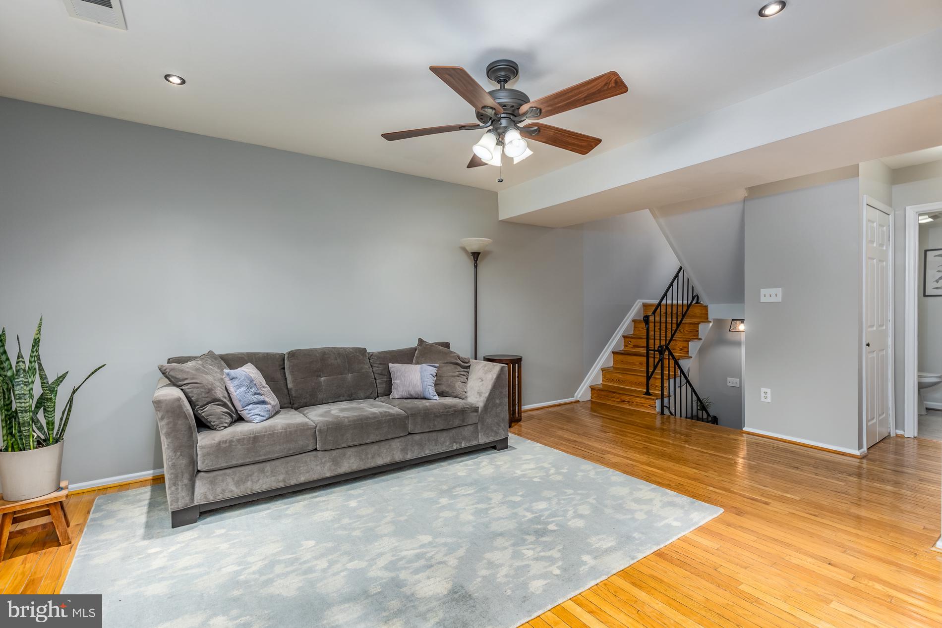 LAKE BRADDOCK - Residential