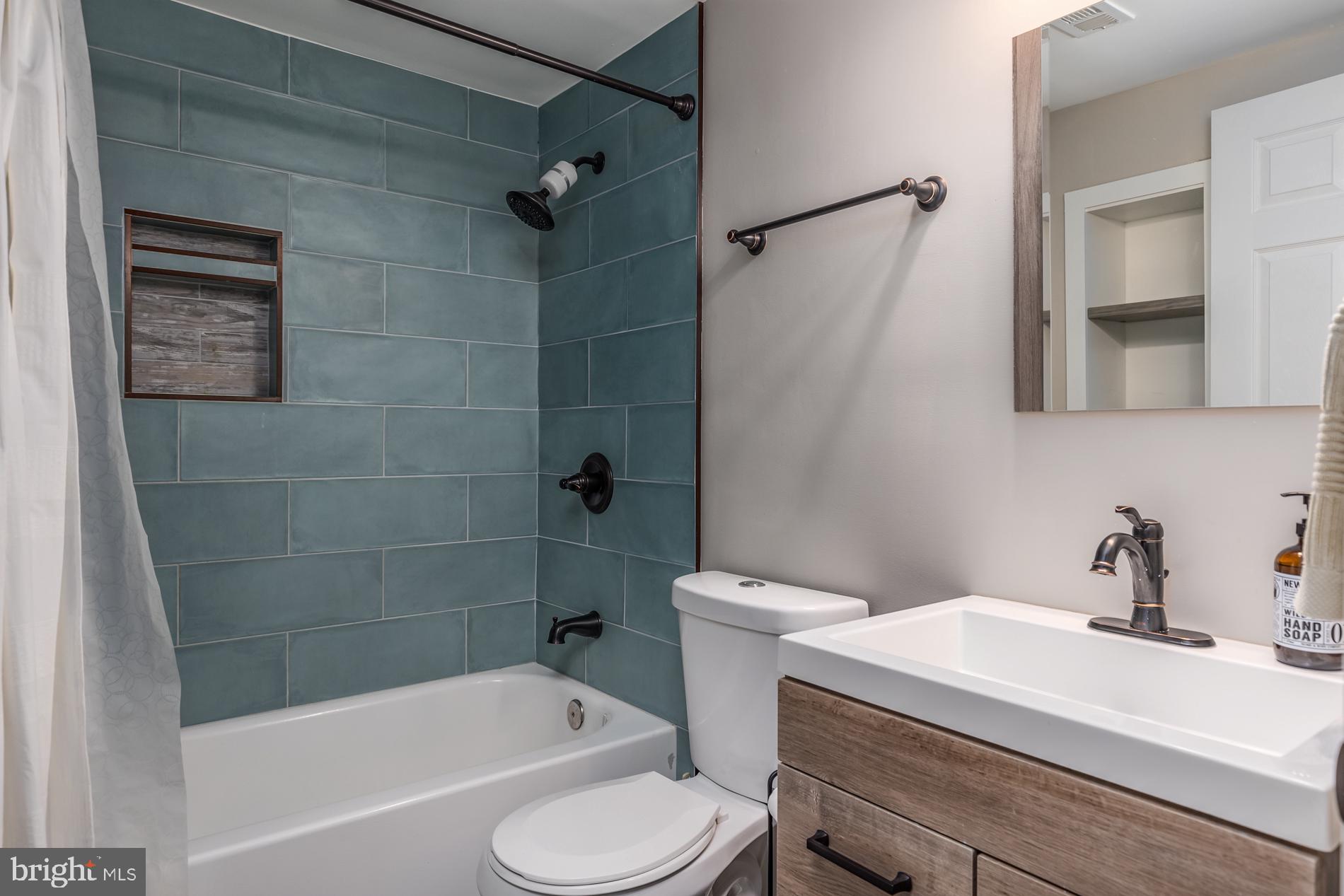 LAKE BRADDOCK - Residential