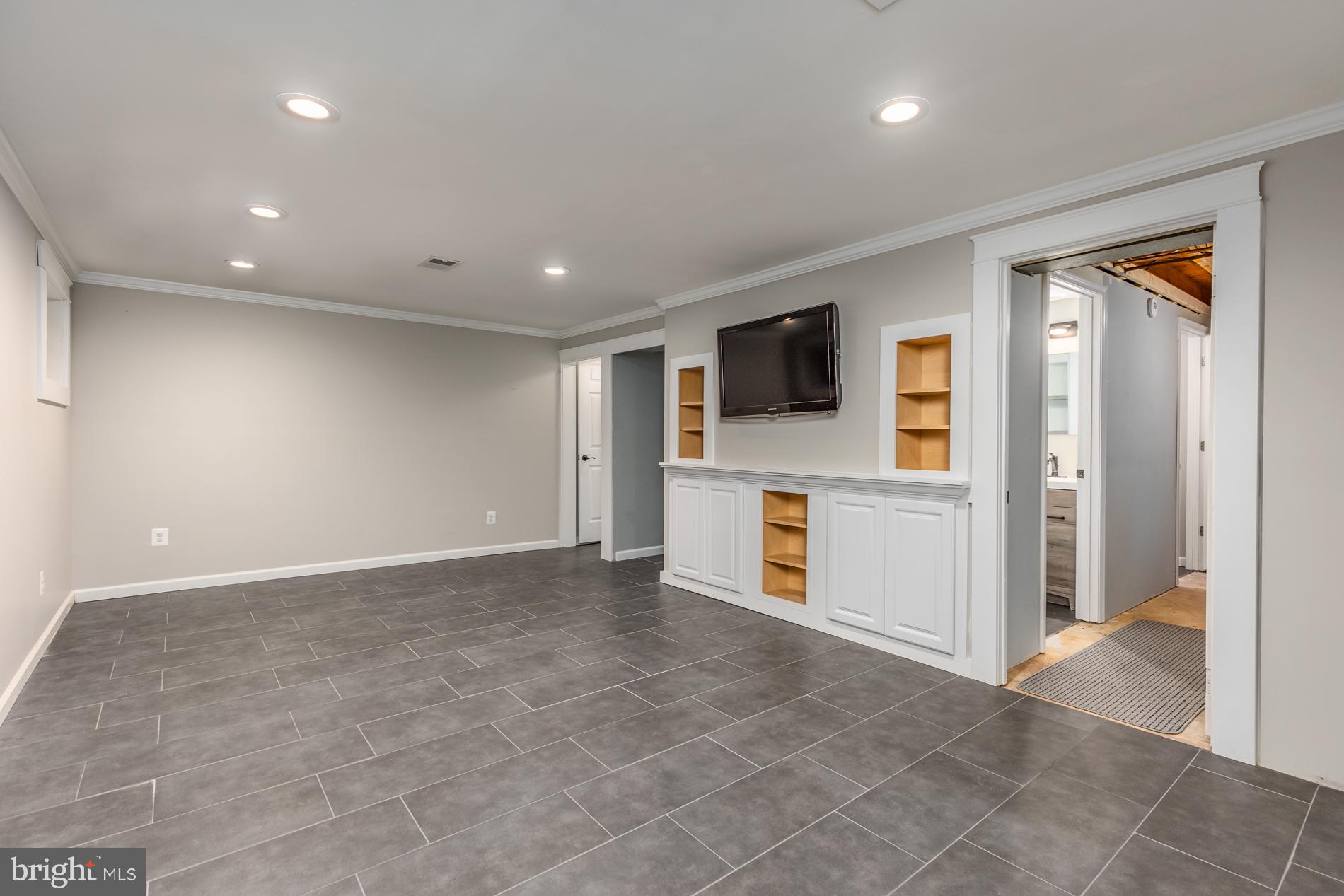 LAKE BRADDOCK - Residential