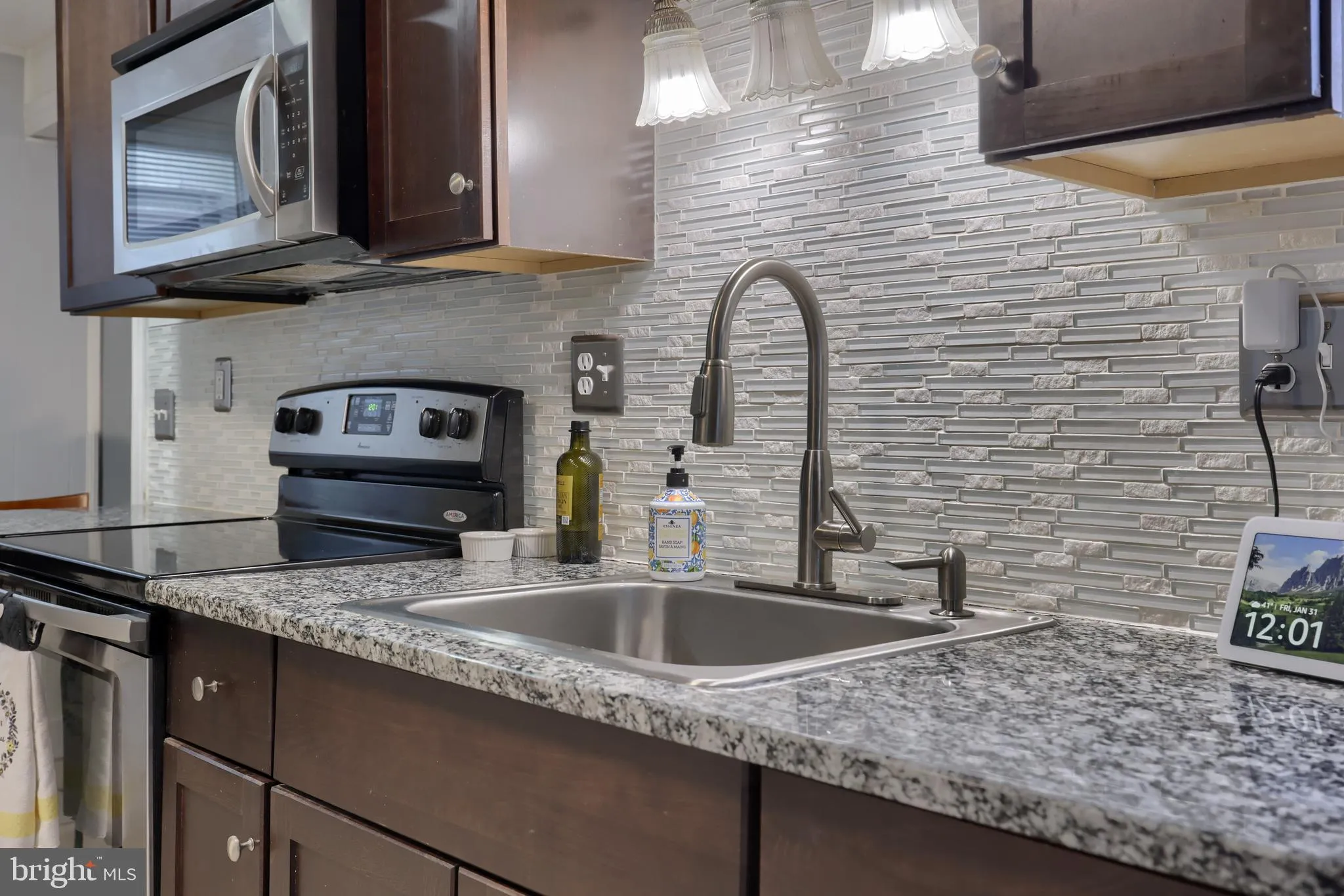 Womelsdorf, Pennsylvania 19567, United States, 4 Bedrooms Bedrooms, ,2 BathroomsBathrooms,Residential,Pending,9371