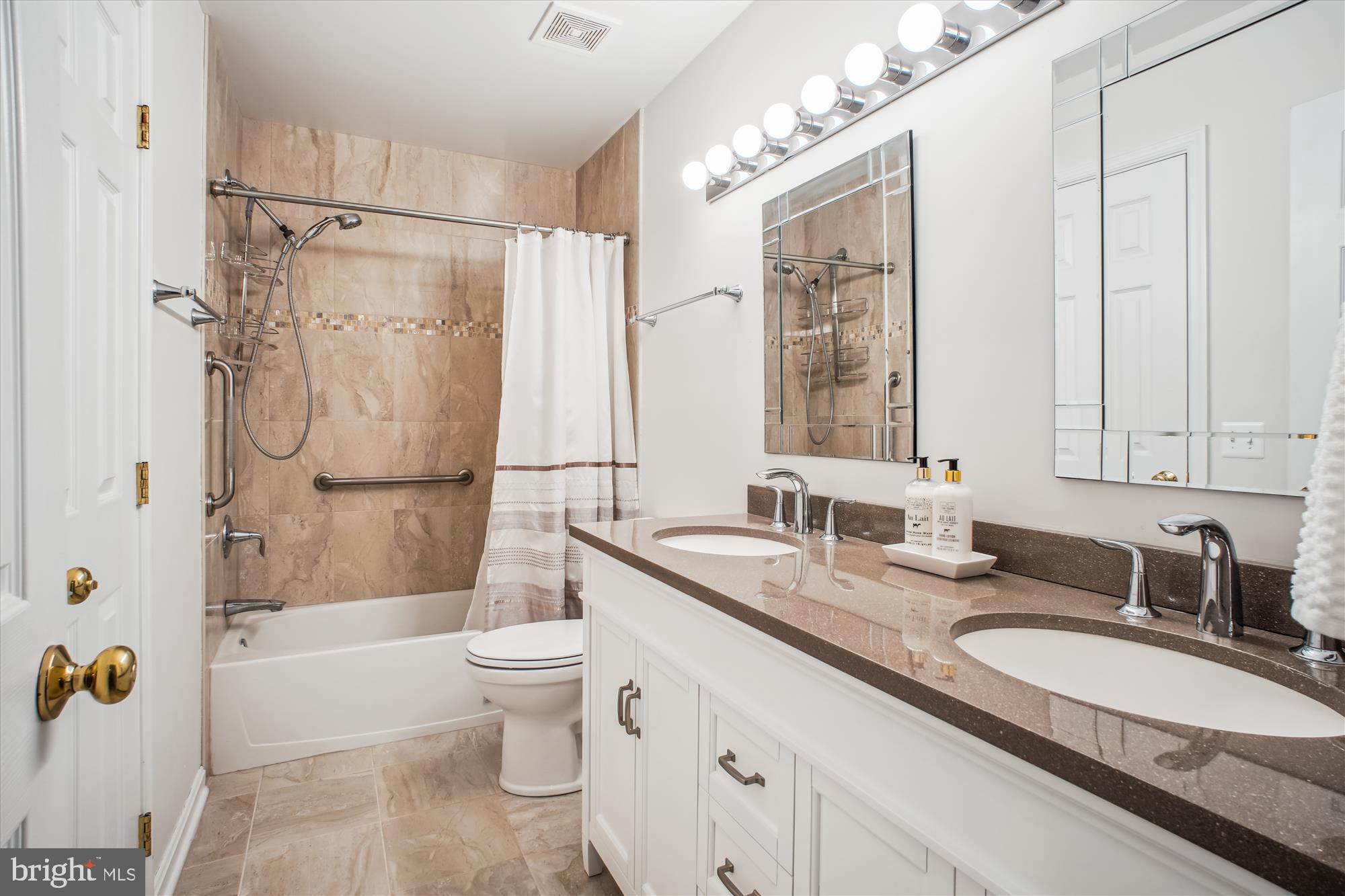 THE COURTS OF FOX MILL - Residential