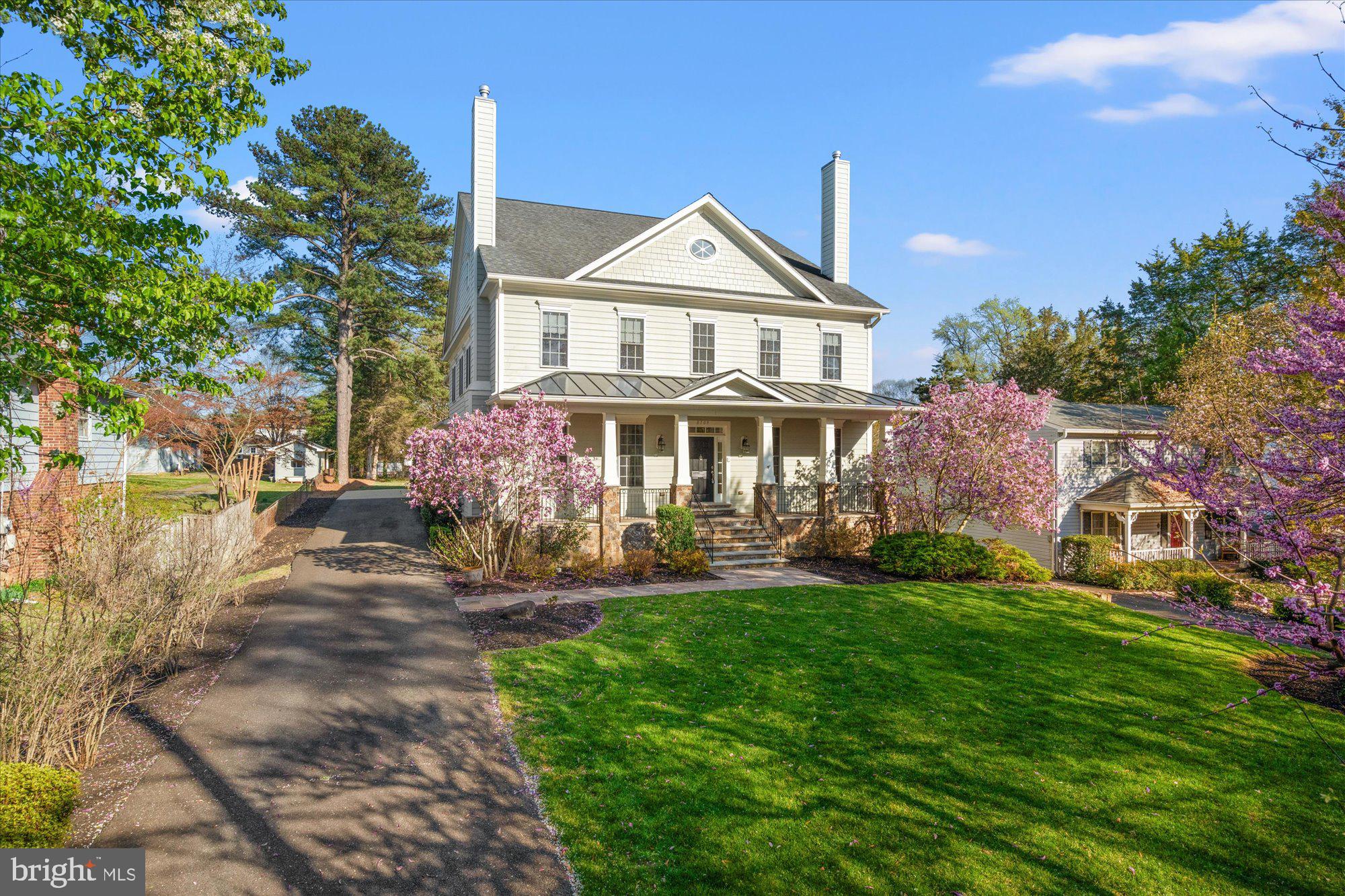 8709 FORT HUNT ROAD