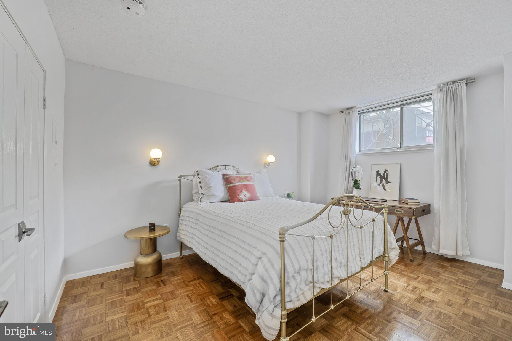 CRESCENT PLAZA - Residential