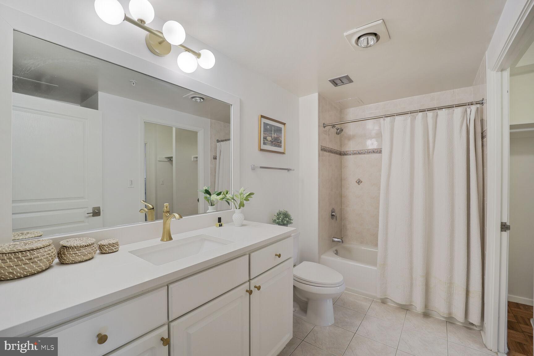 CRESCENT PLAZA - Residential