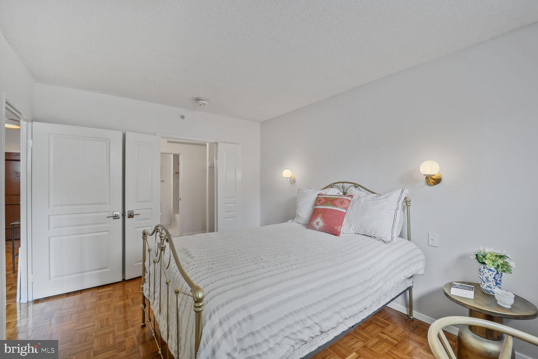 CRESCENT PLAZA - Residential