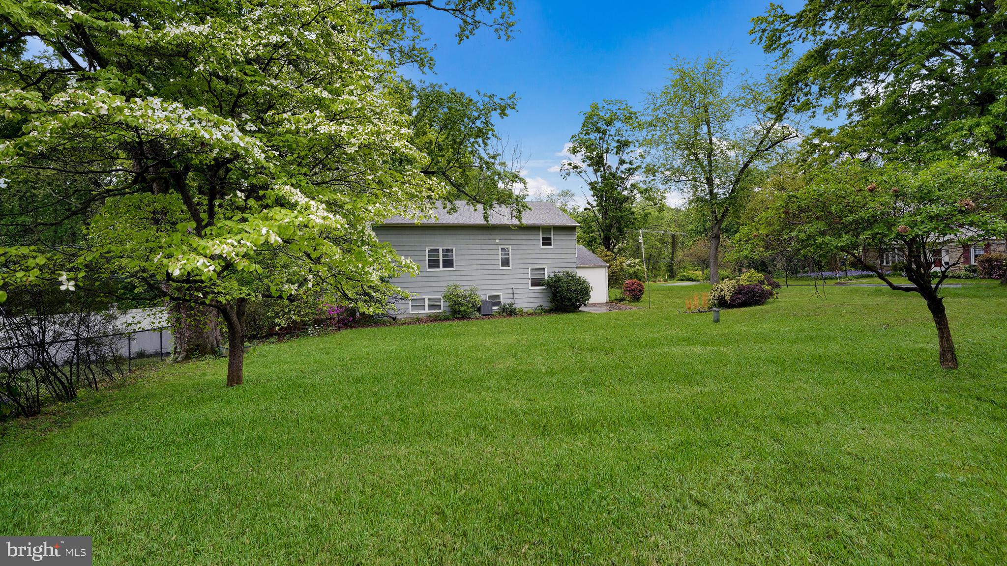 HILLSIDE MANOR - Residential