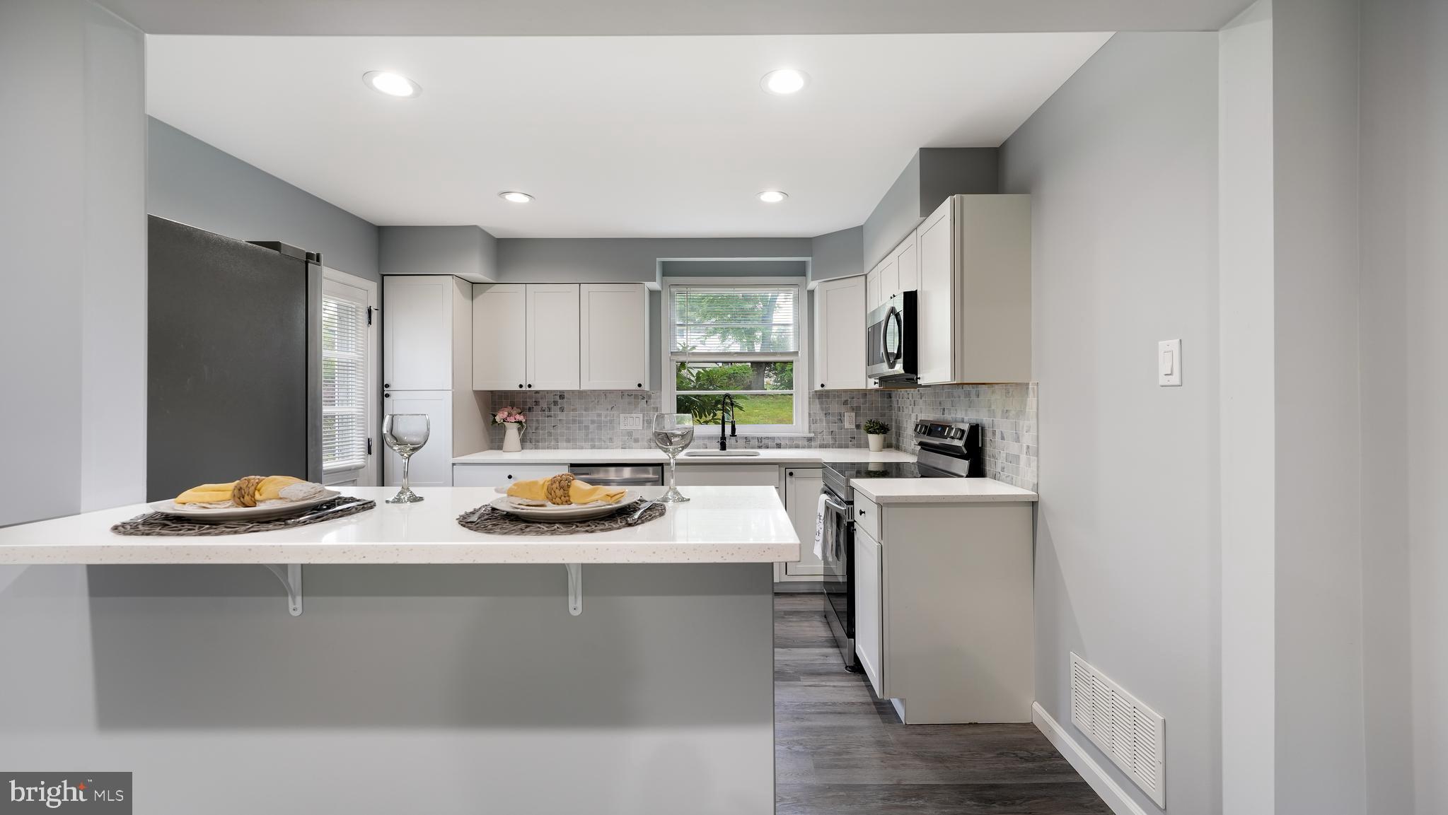 HILLSIDE MANOR - Residential