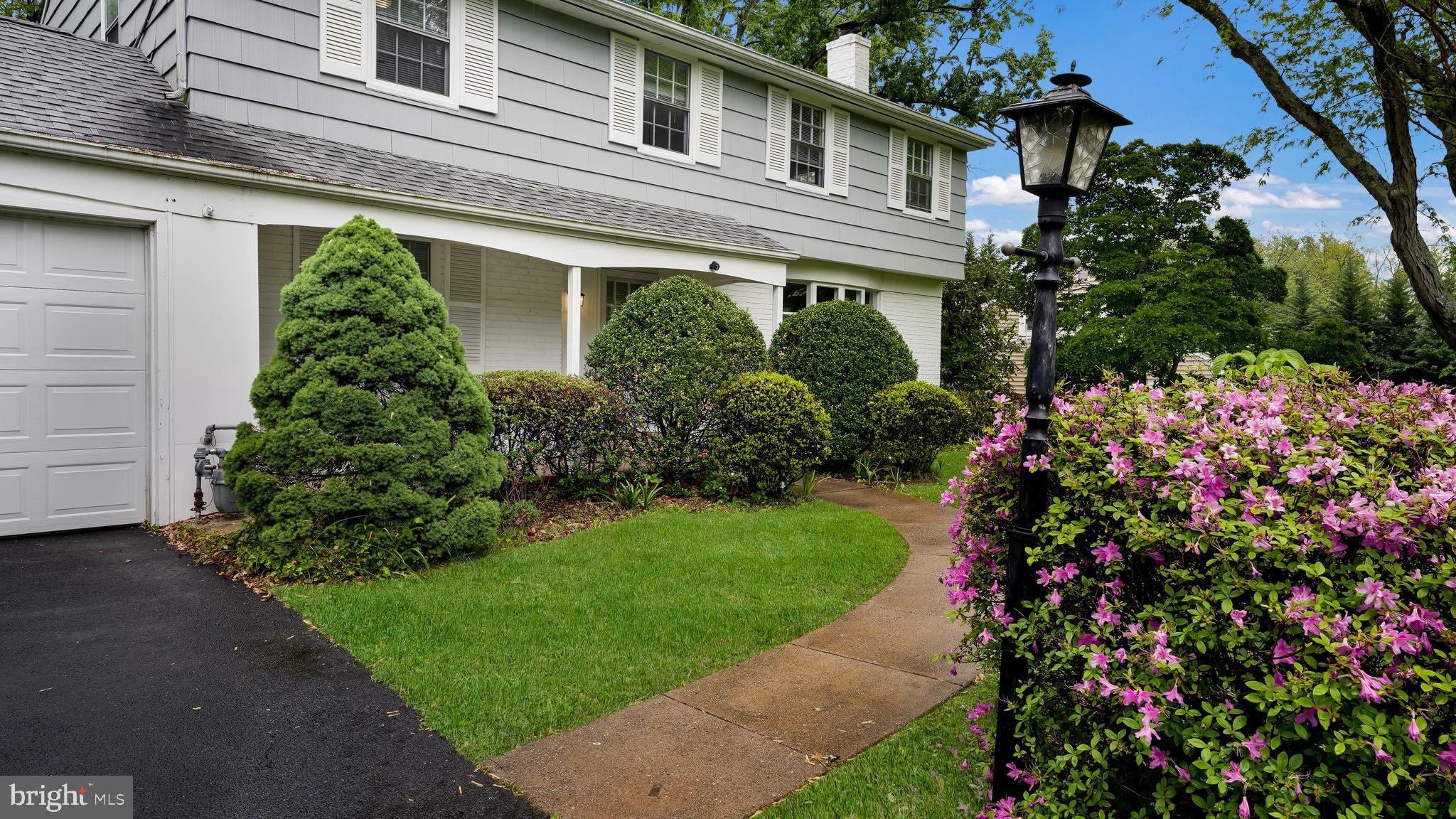 HILLSIDE MANOR - Residential