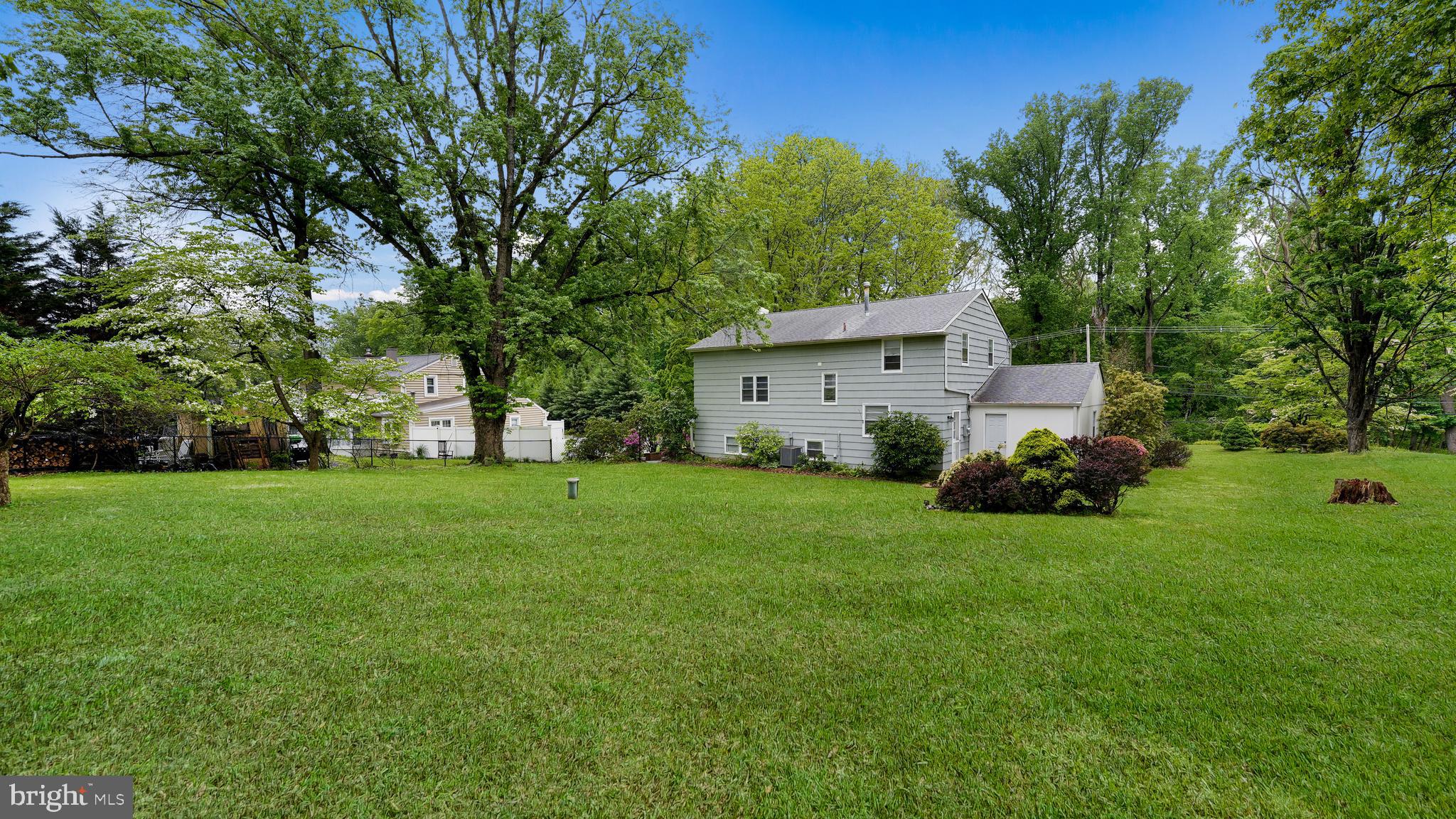 HILLSIDE MANOR - Residential