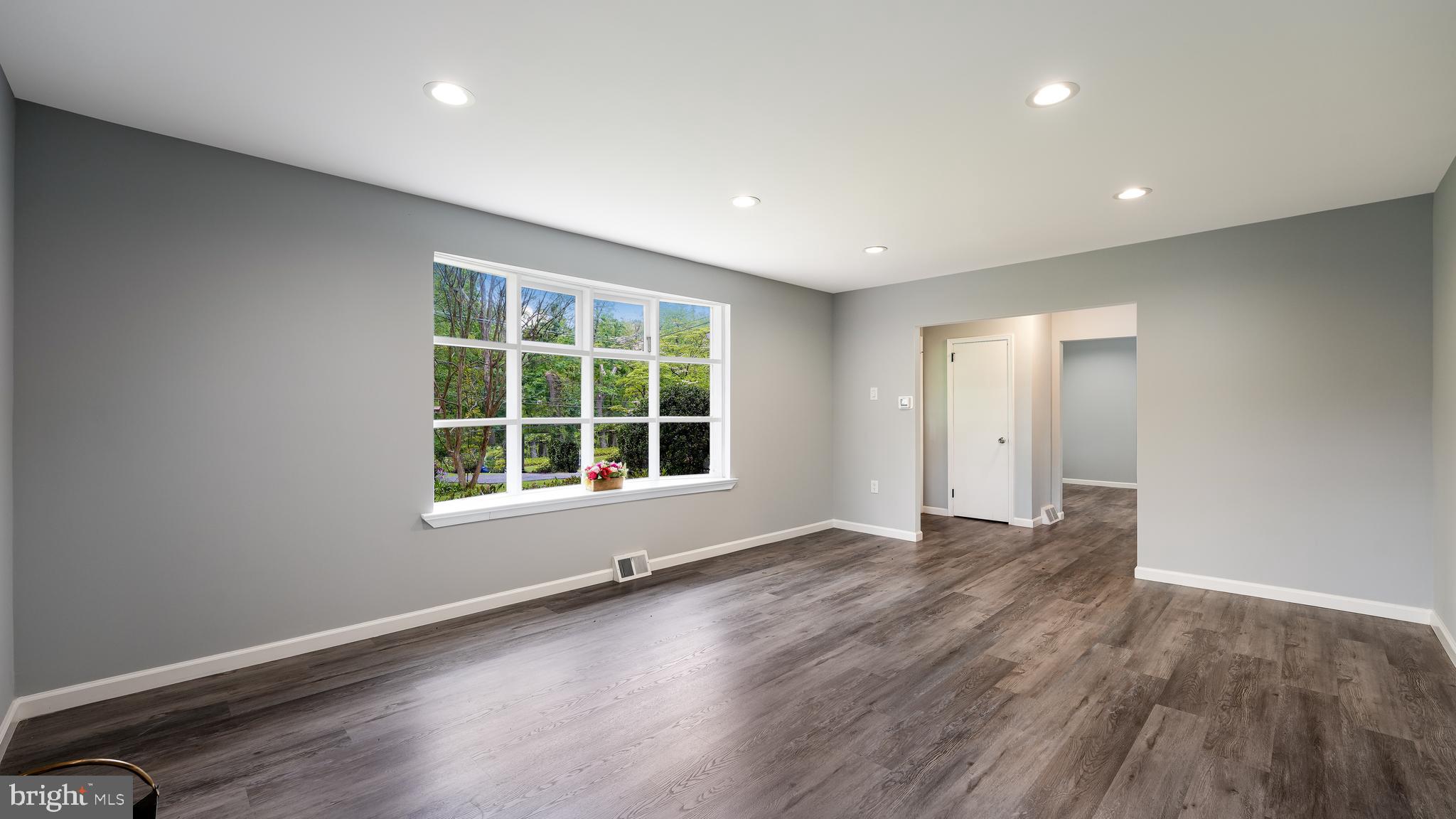 HILLSIDE MANOR - Residential