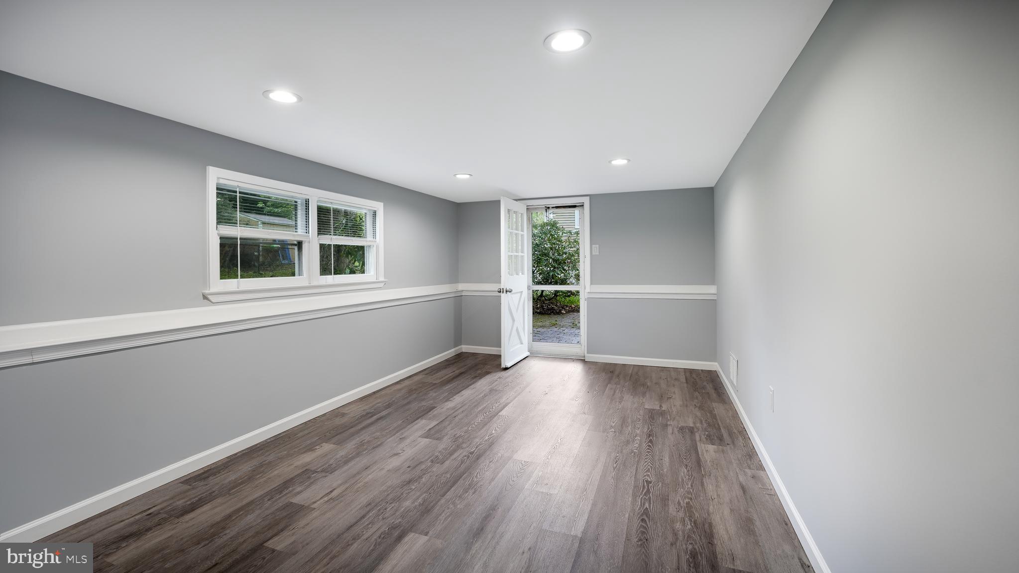 HILLSIDE MANOR - Residential