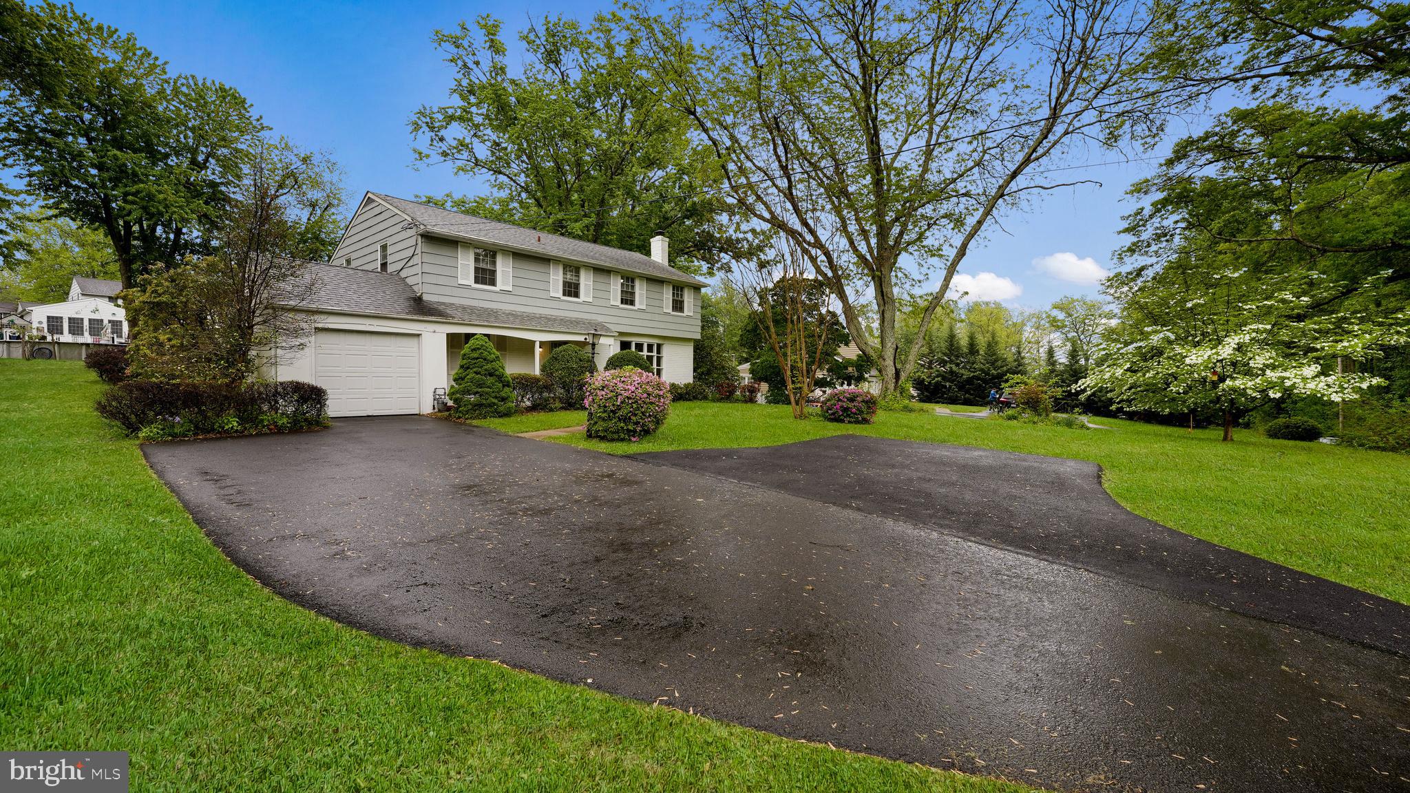 HILLSIDE MANOR - Residential