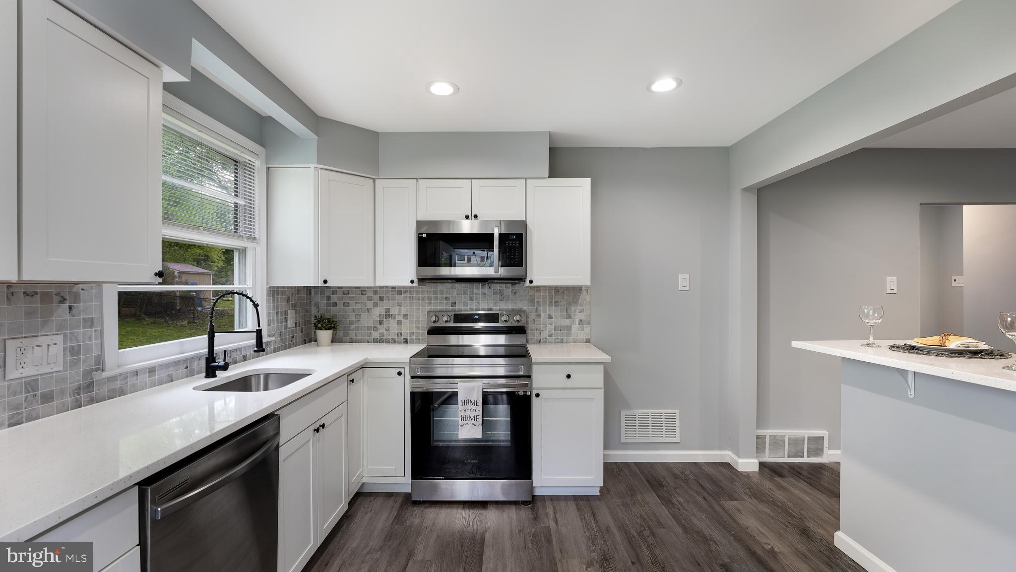 HILLSIDE MANOR - Residential