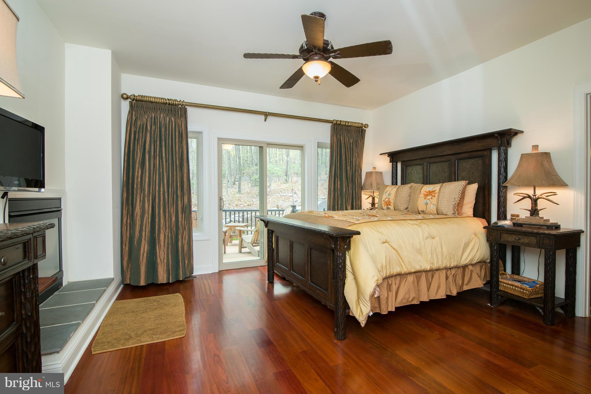 THE WOODS RESORT - Residential Lease