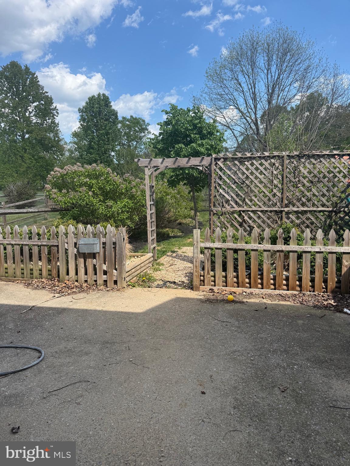 LOCUST HILL - Residential