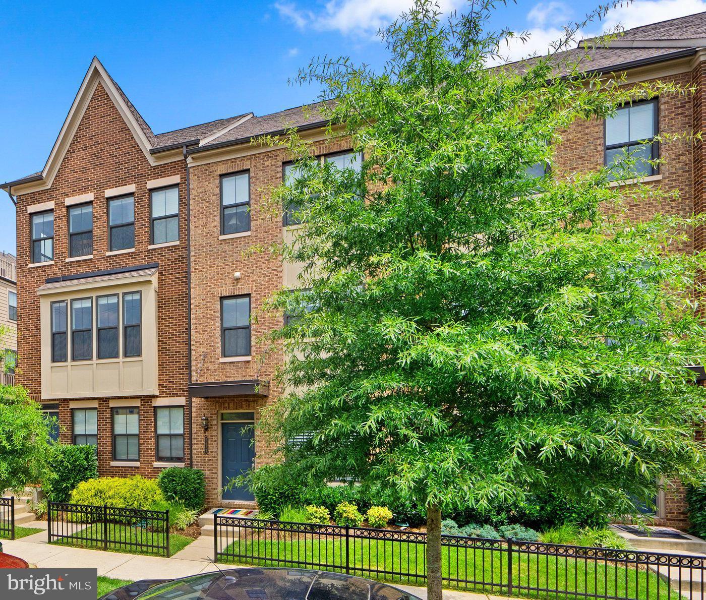 RIVERDALE PARK STATION - Residential