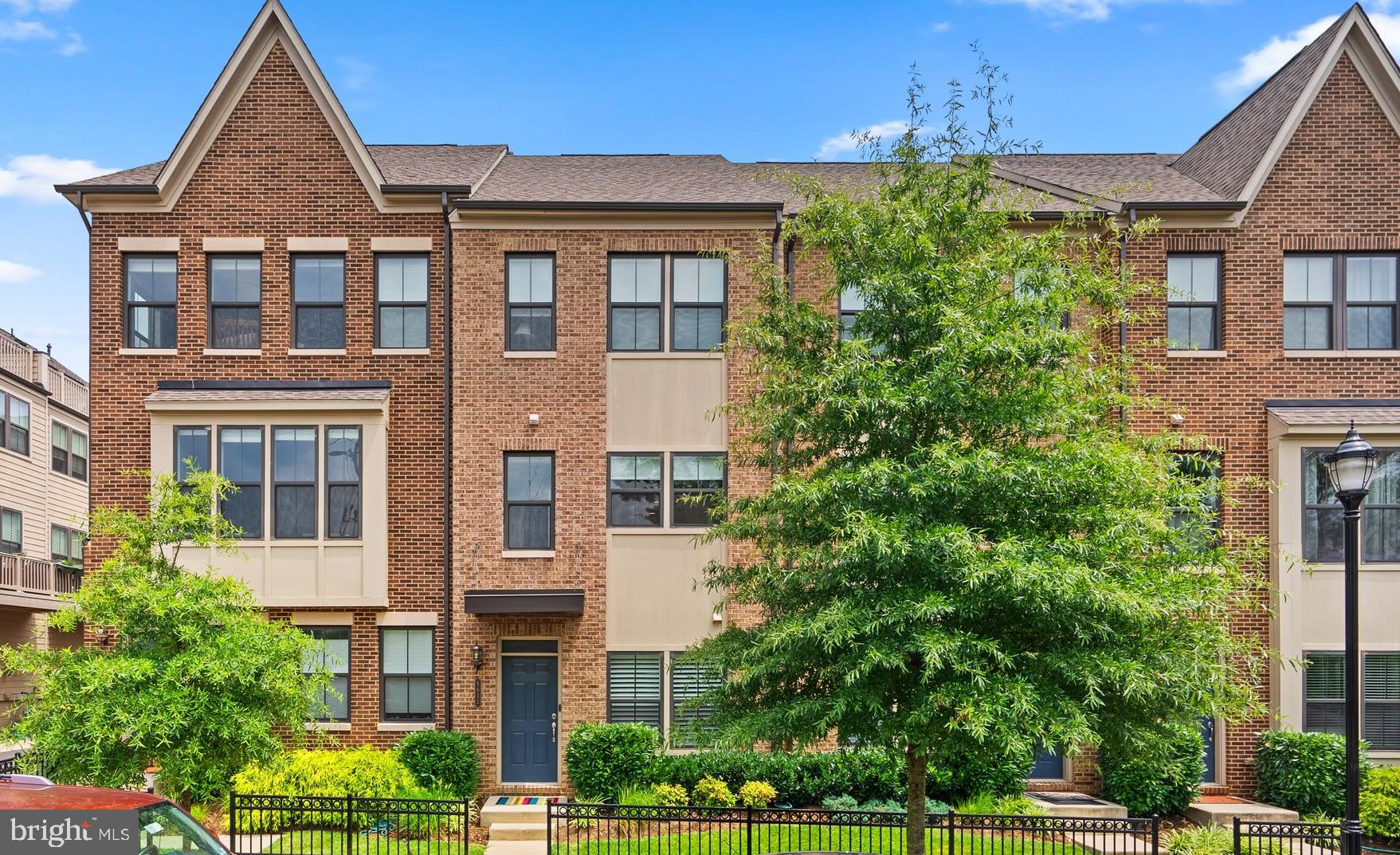 RIVERDALE PARK STATION - Residential