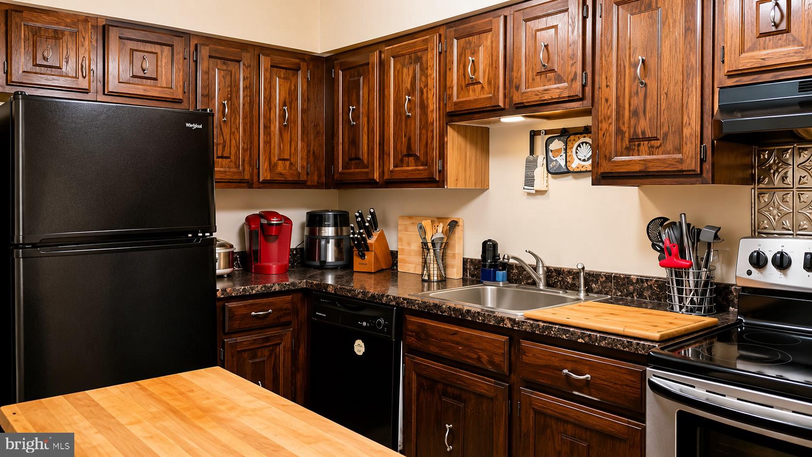 1238 HOLMESPUN DRIVE
