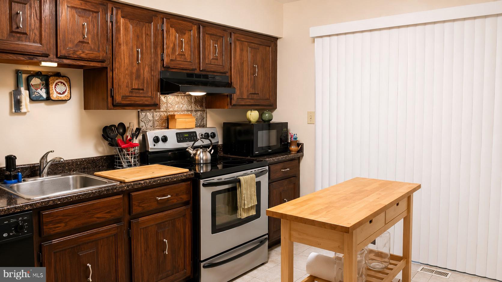 1238 HOLMESPUN DRIVE