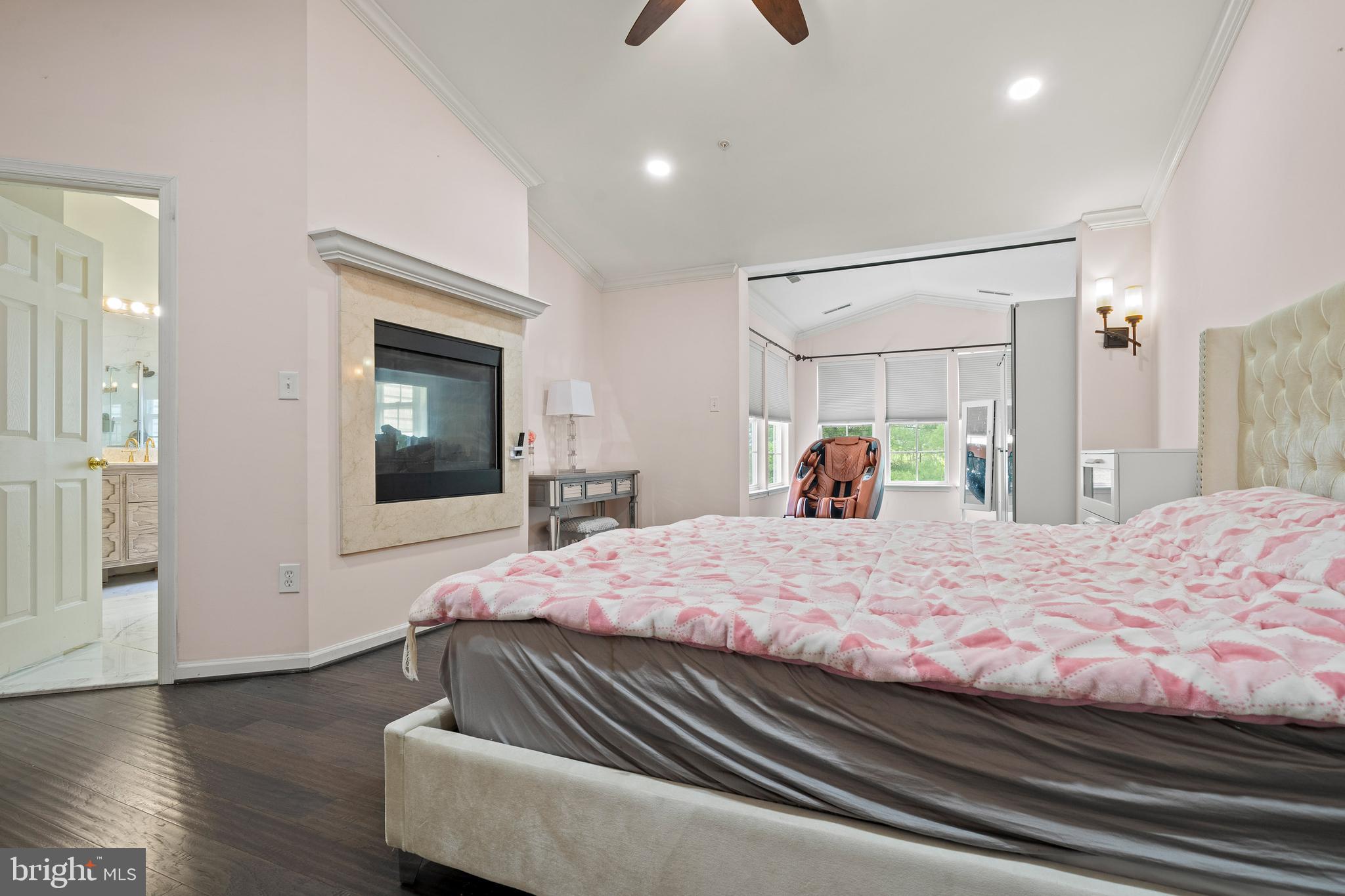 COLLEGE HILLS - Residential