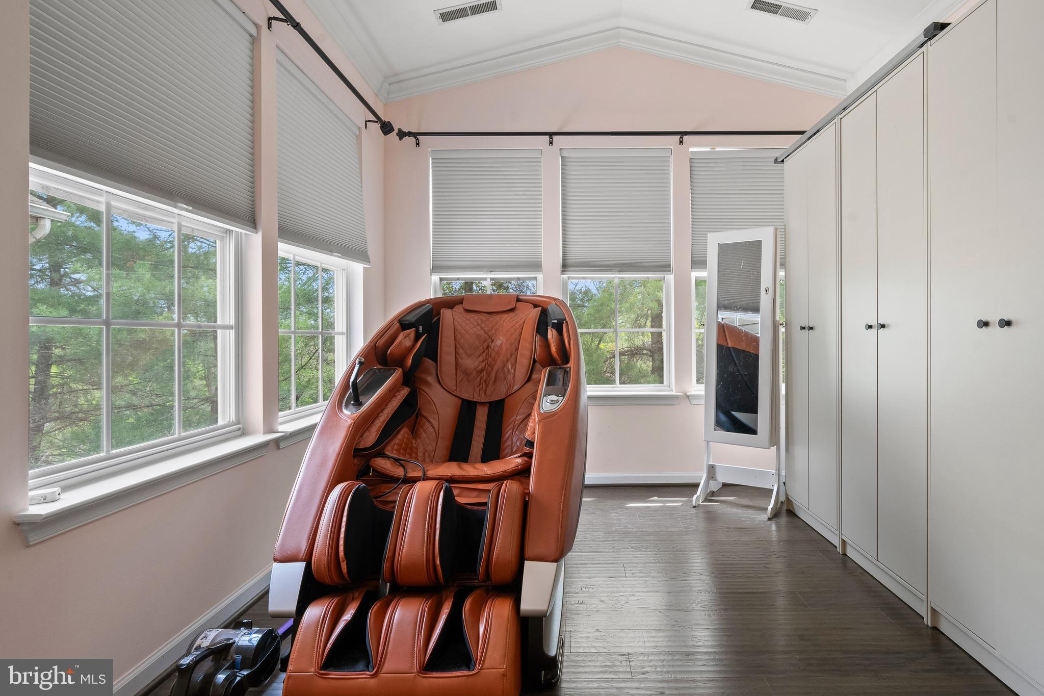 COLLEGE HILLS - Residential