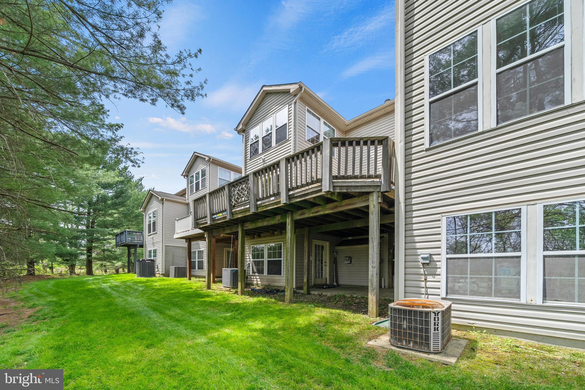 COLLEGE HILLS - Residential