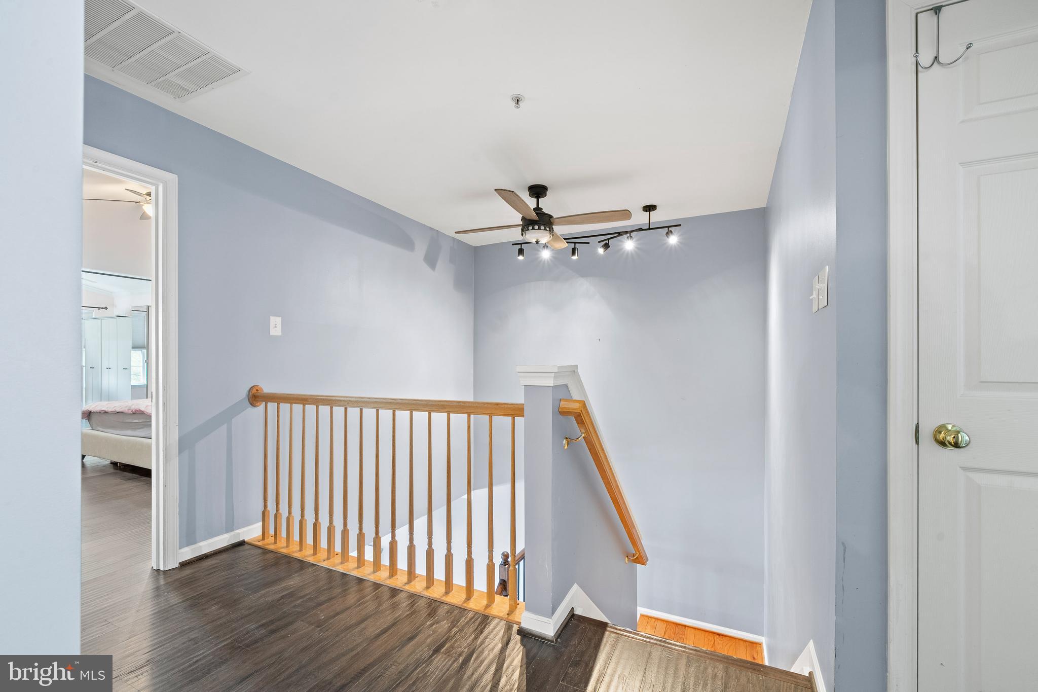 COLLEGE HILLS - Residential