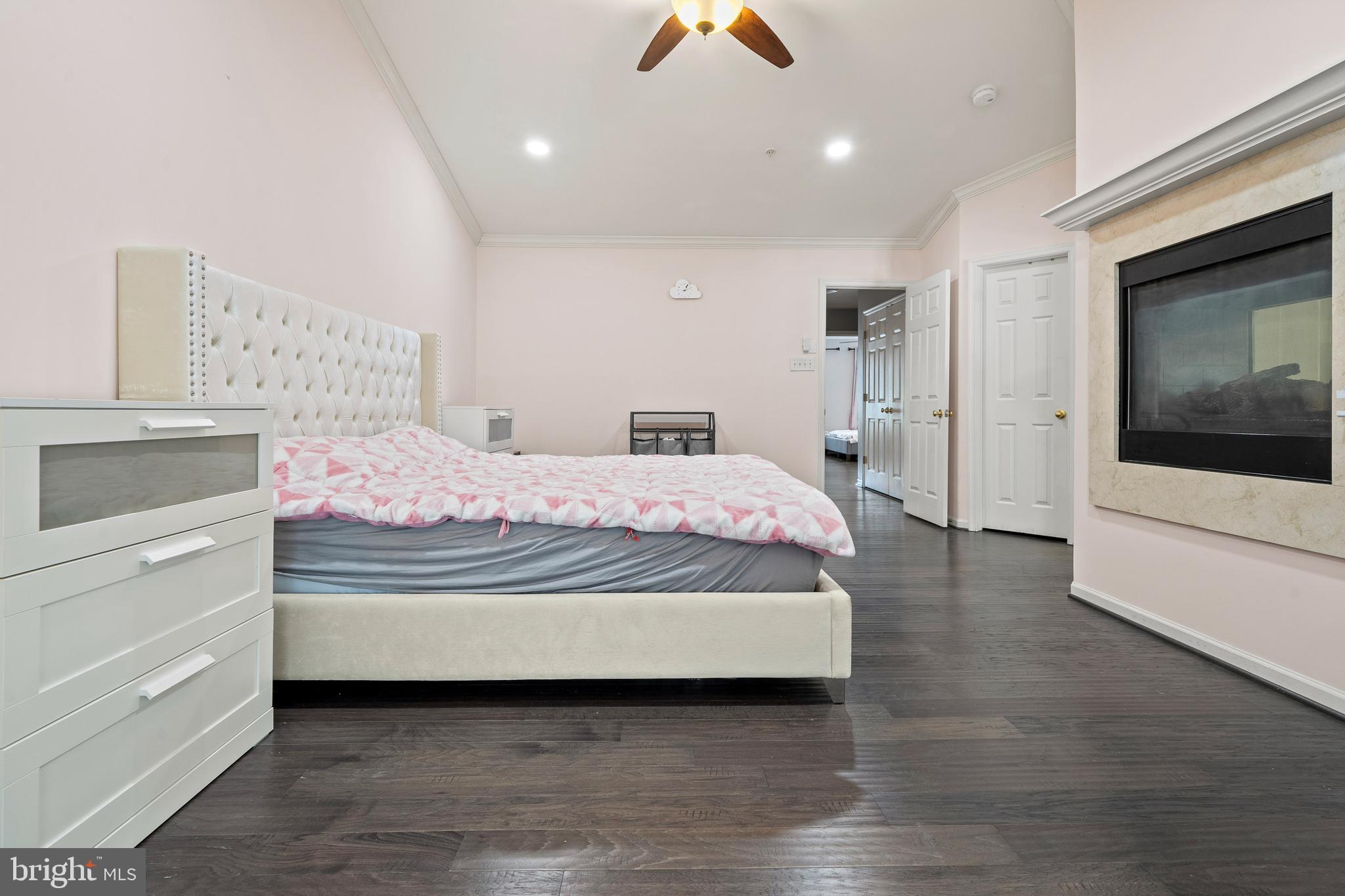 COLLEGE HILLS - Residential