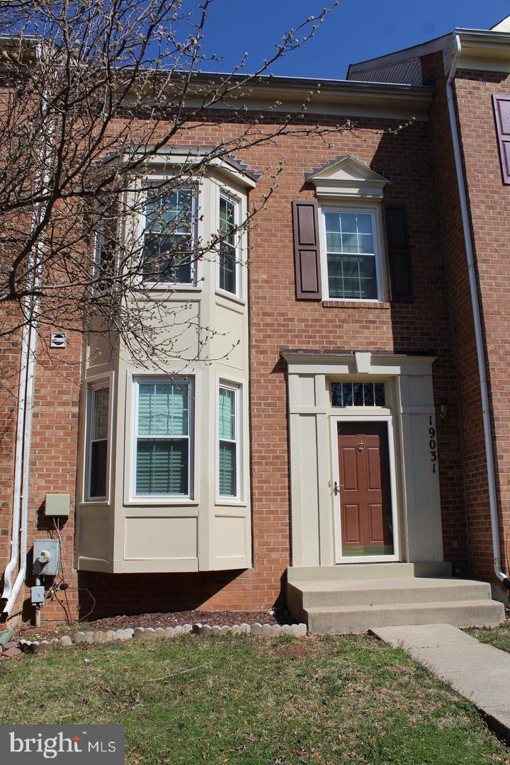 Beautifully updated this year! Brick front, spacious 5 level, townhouse for rent in Germantown Estates!
3 Bedrooms, 2.5 bathrooms, fully finished, walk out basement with fireplace! Wood floors on main and upper bedroom levels! 2 Fireplaces! Stainless steel Kitchen appliances! Huge 2 story living room with lots of windows! Luxury updated Master bathroom with free standing tub, separate Luxury Shower! Sorry, not pets are allowed!
Great location! Near I270, Holy Cross Germantown Hospital, Black Hills Regional Park, Montgomery College Germantown Campus.
Available August 1st! Security deposit & 1 month's rent must be in certified funds. Include copies of 1 month pay stubs & drivers license with rental application.