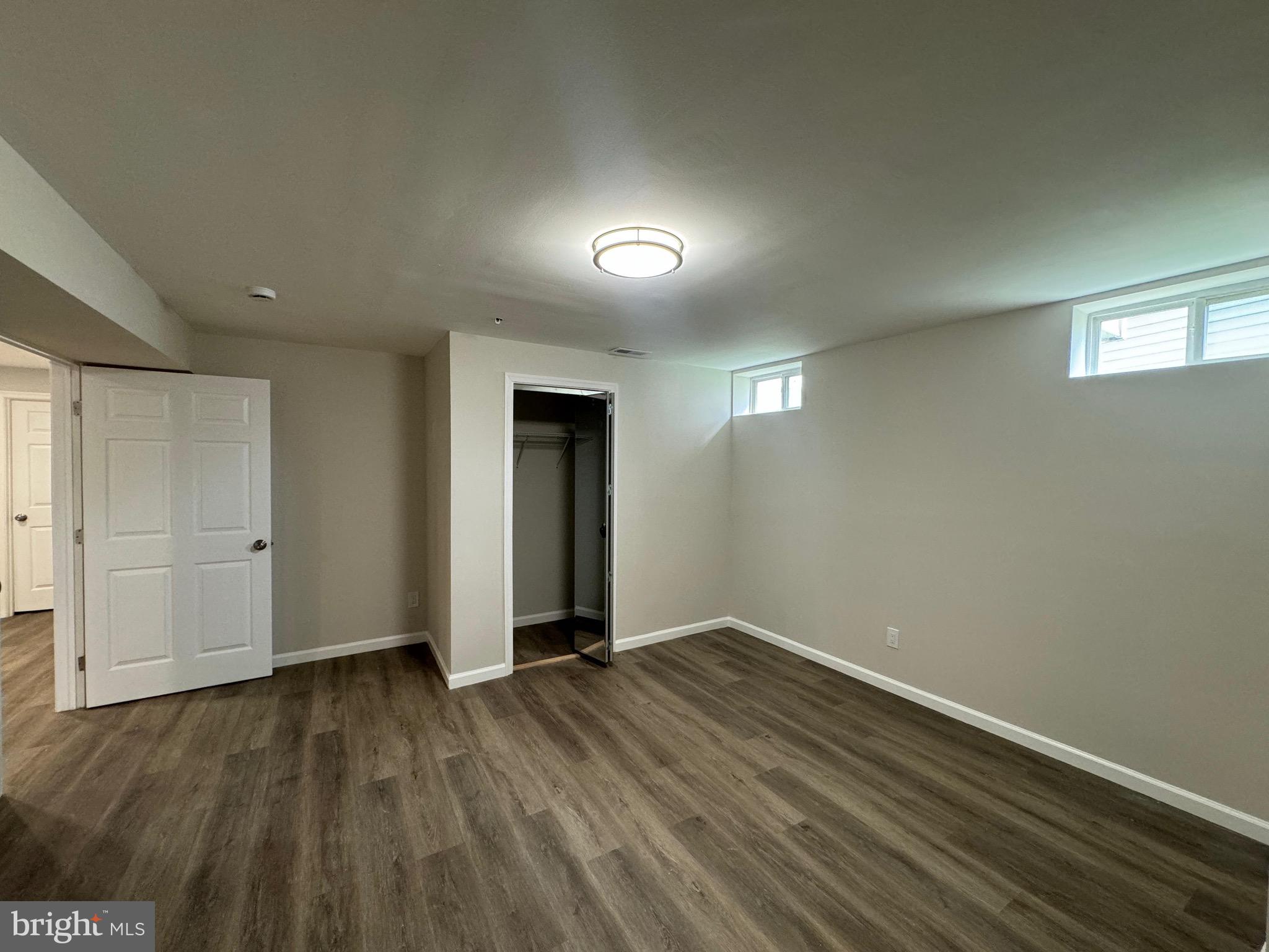 WILSHIRE-PLAT FIVE> - Residential Lease