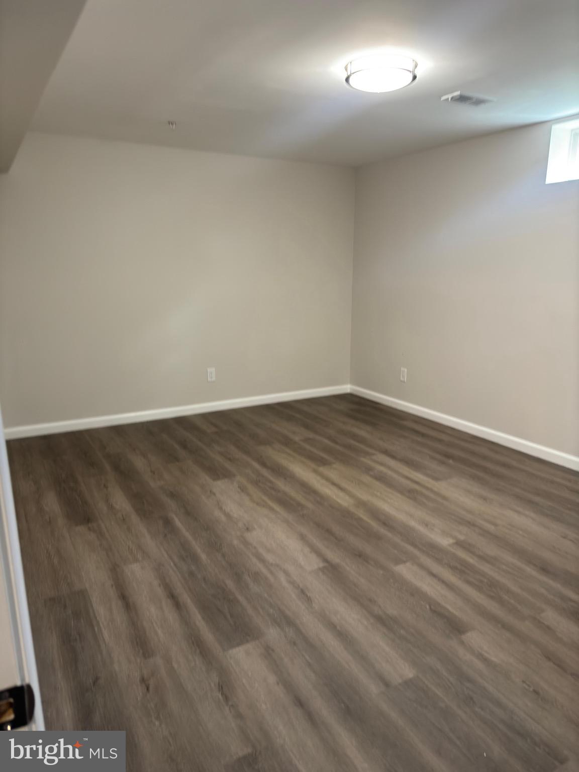 WILSHIRE-PLAT FIVE> - Residential Lease