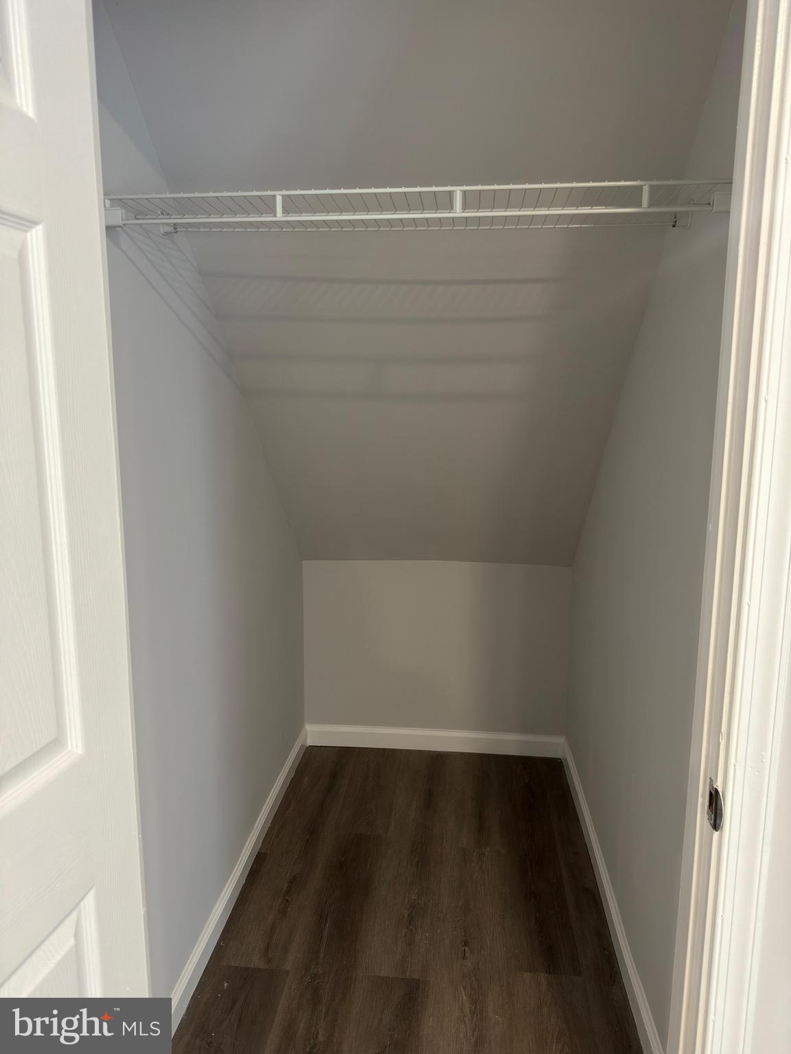 WILSHIRE-PLAT FIVE> - Residential Lease