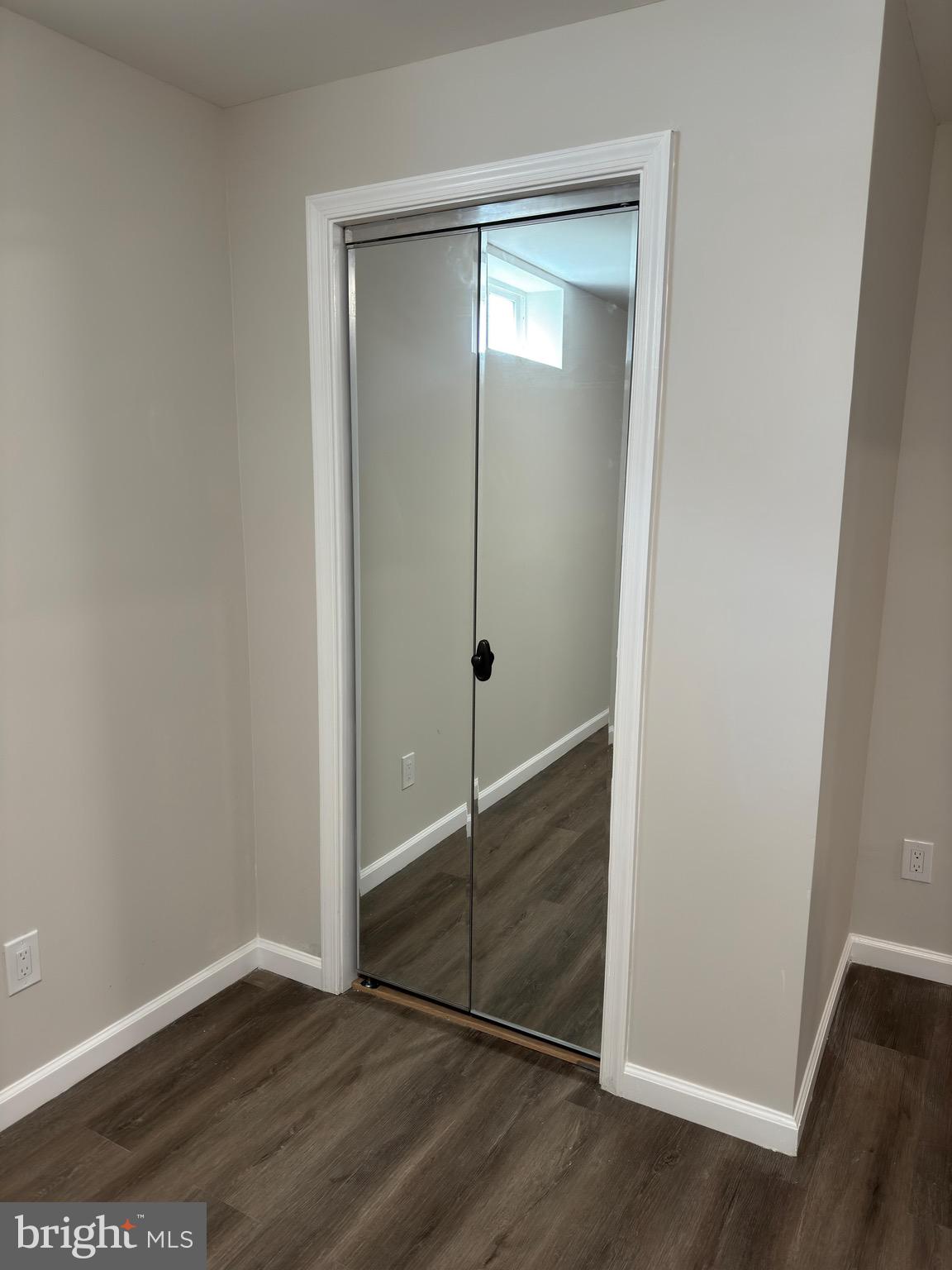 WILSHIRE-PLAT FIVE> - Residential Lease