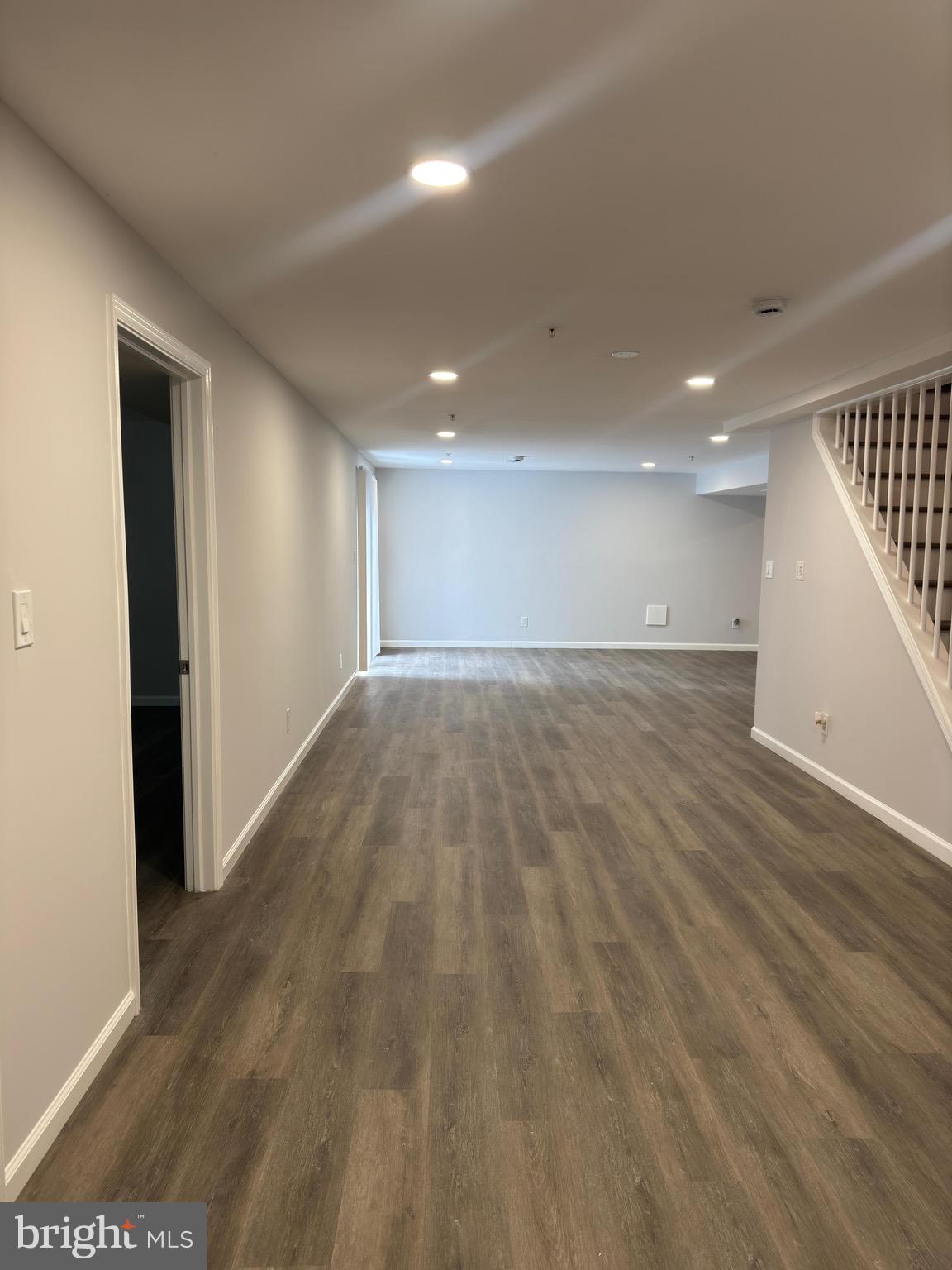 WILSHIRE-PLAT FIVE> - Residential Lease