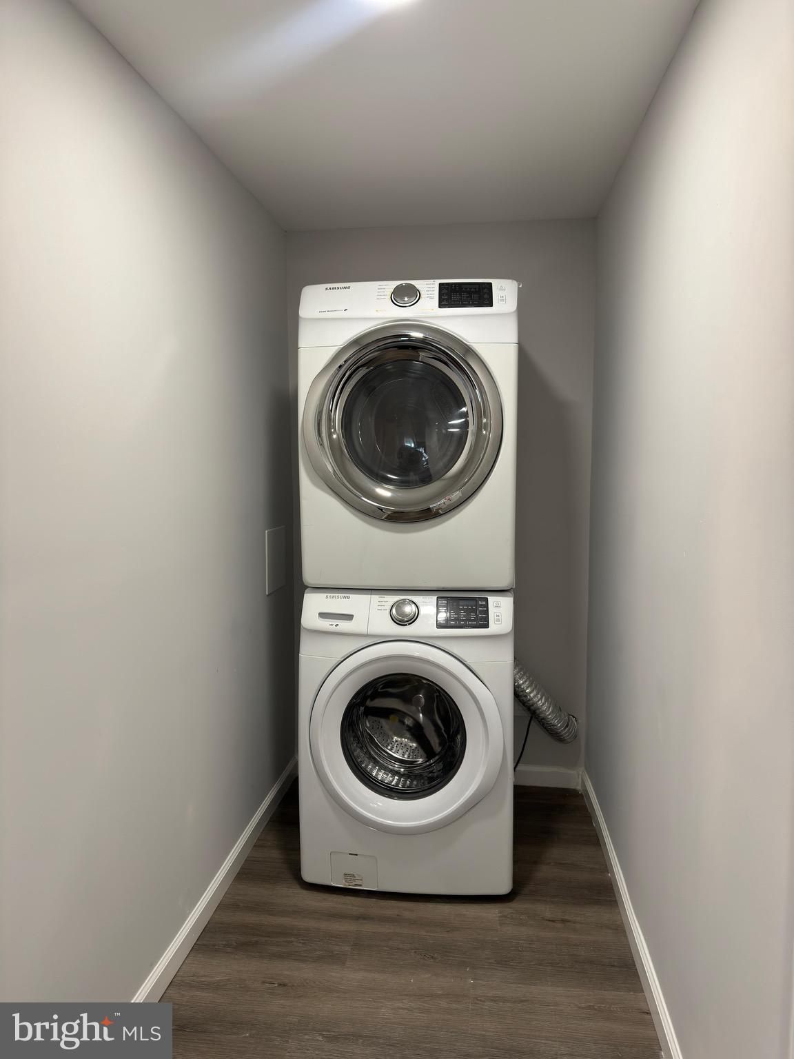 WILSHIRE-PLAT FIVE> - Residential Lease