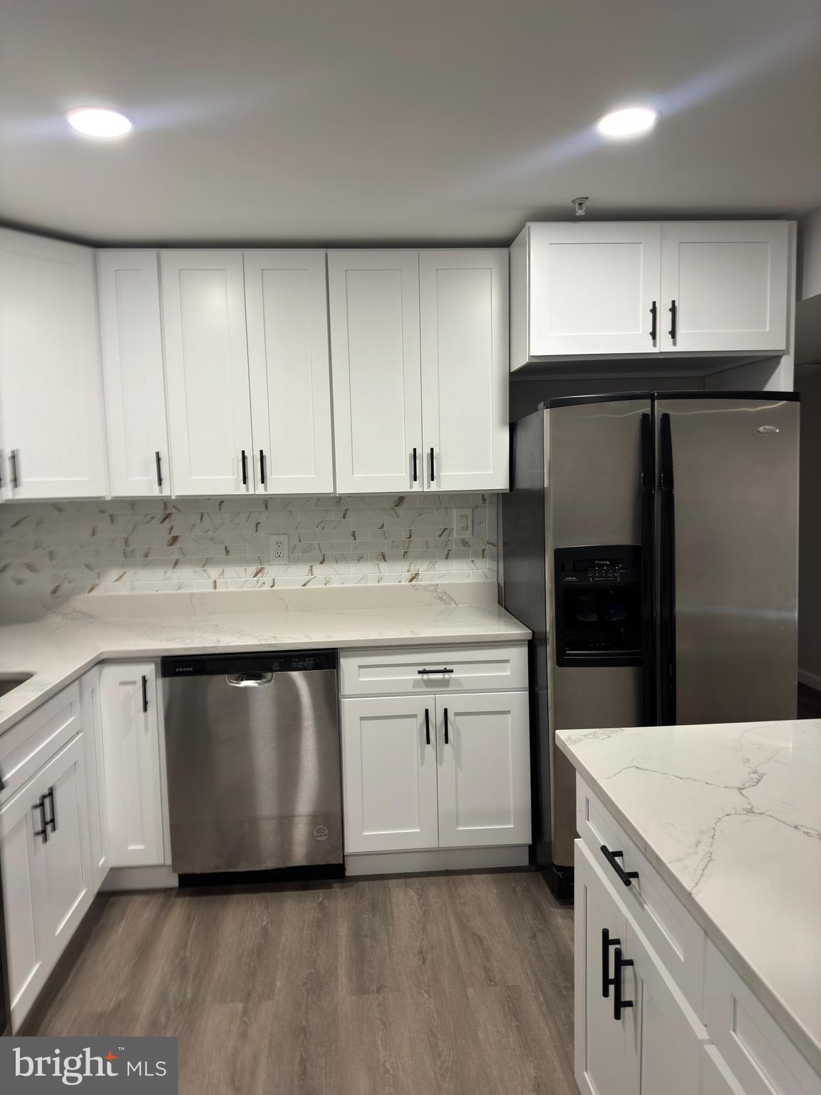 WILSHIRE-PLAT FIVE> - Residential Lease