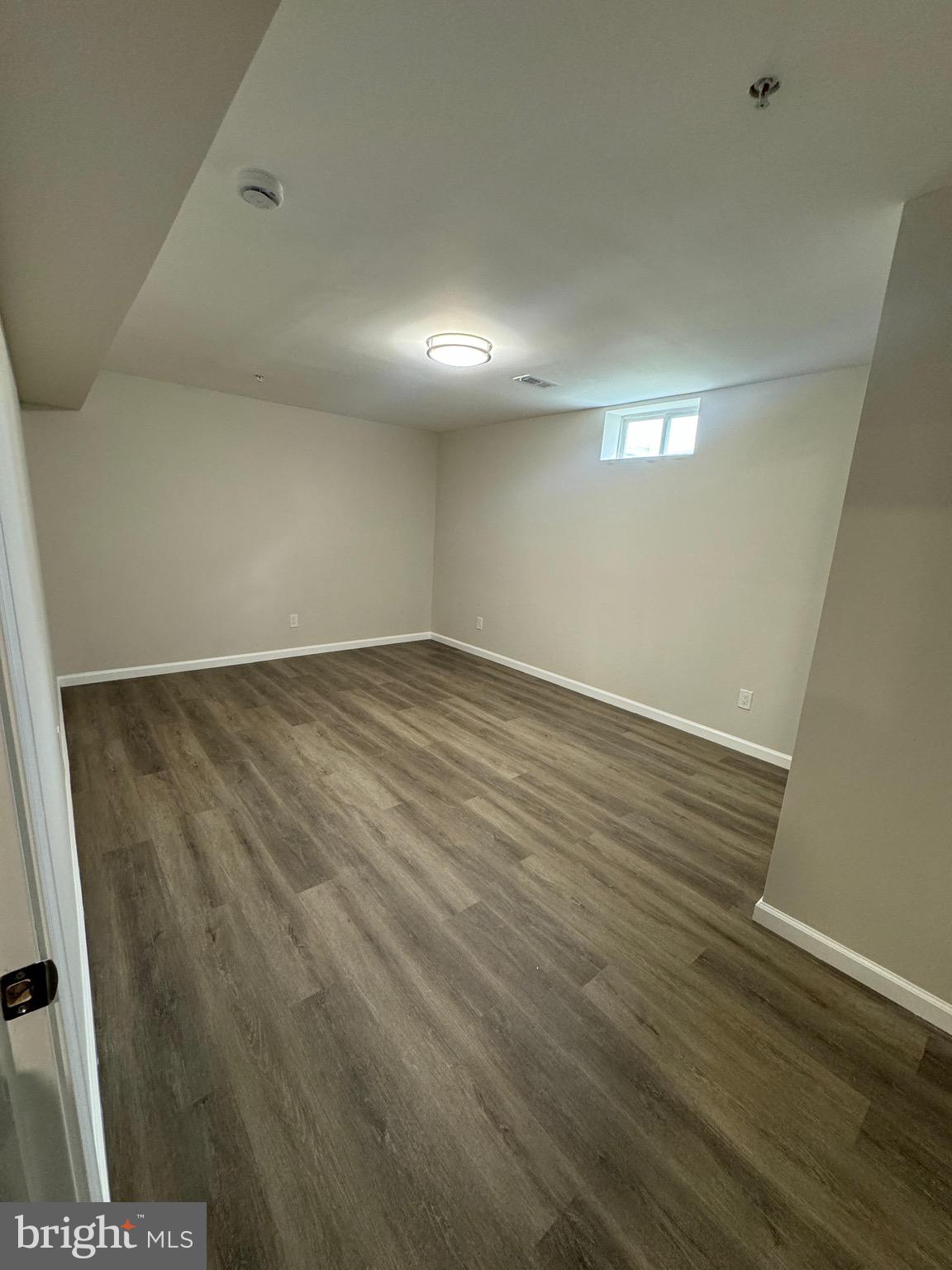 WILSHIRE-PLAT FIVE> - Residential Lease