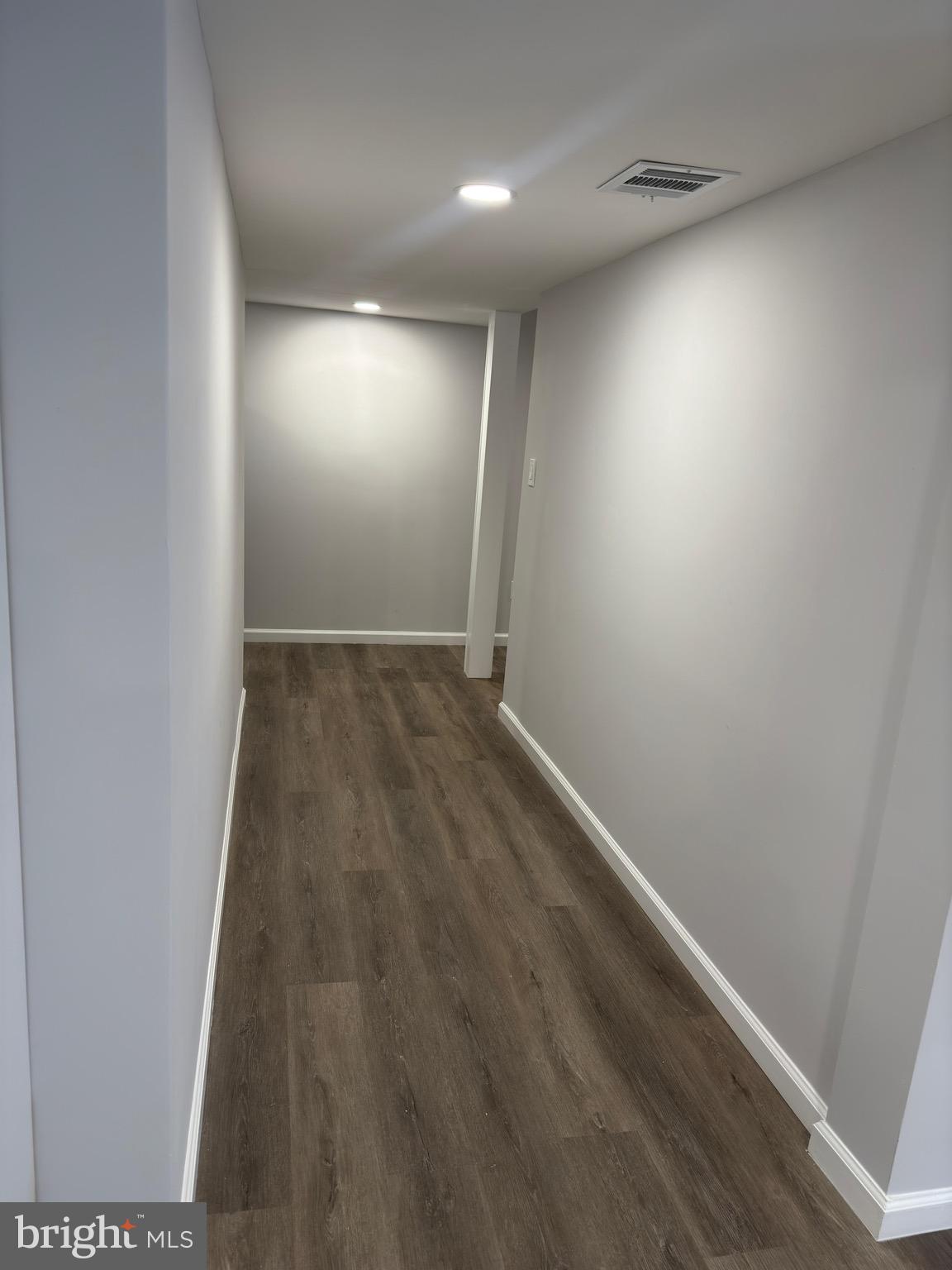 WILSHIRE-PLAT FIVE> - Residential Lease