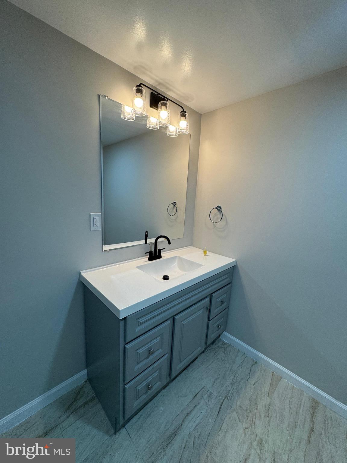 WILSHIRE-PLAT FIVE> - Residential Lease