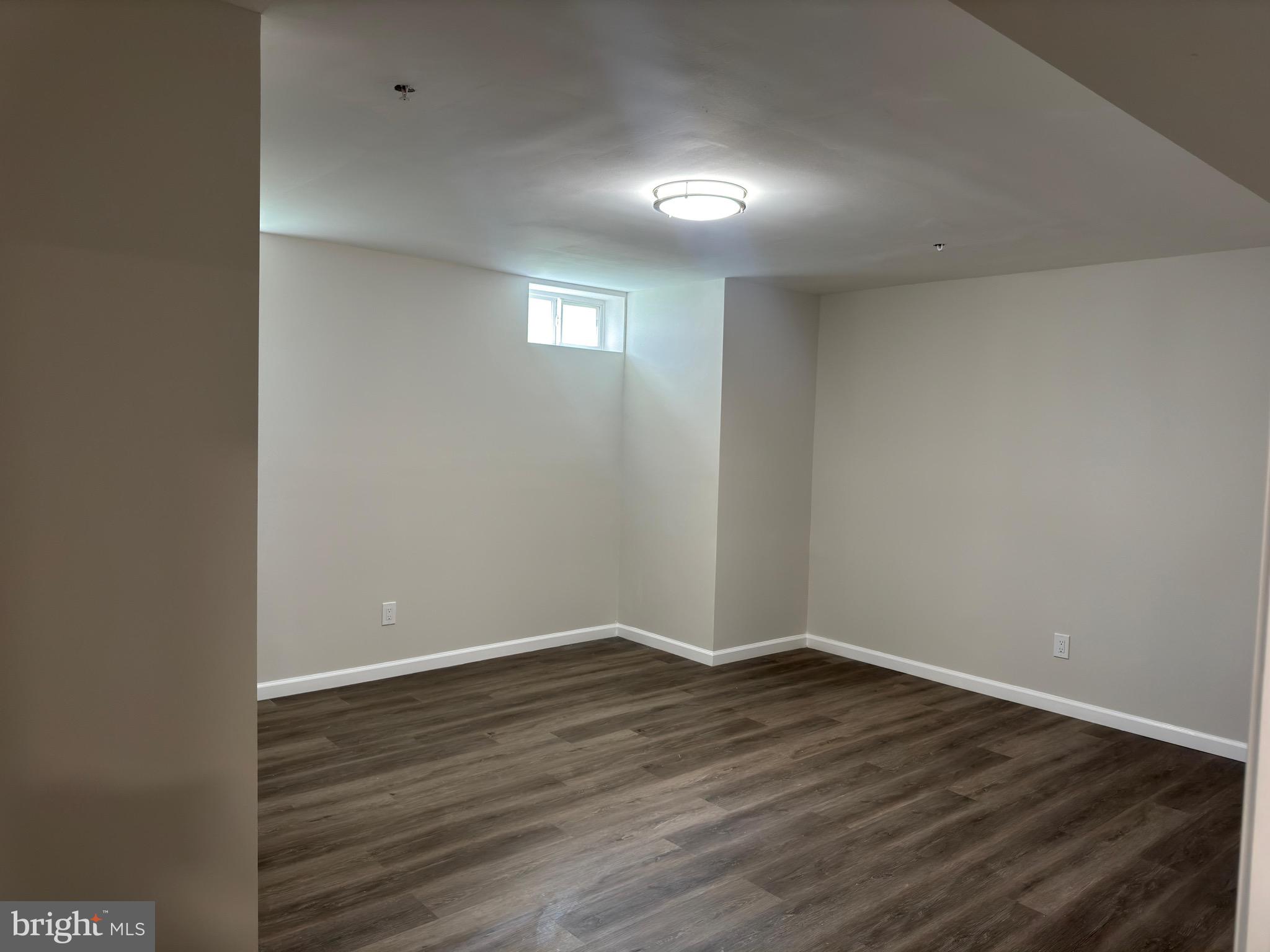 WILSHIRE-PLAT FIVE> - Residential Lease